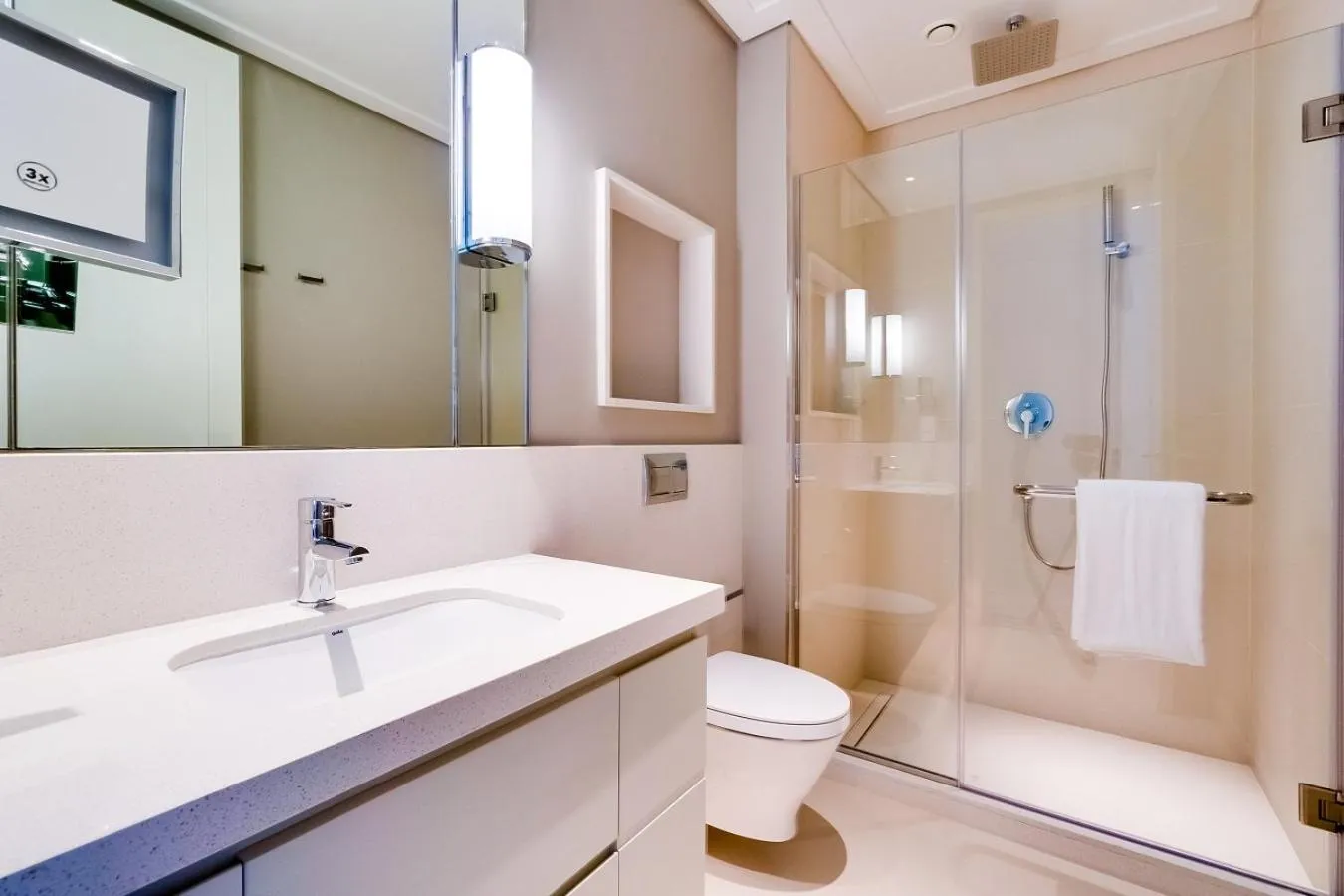 Shower in Vida Downtown Residences