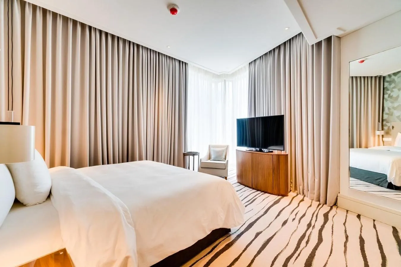 Bed in Vida Downtown Residences