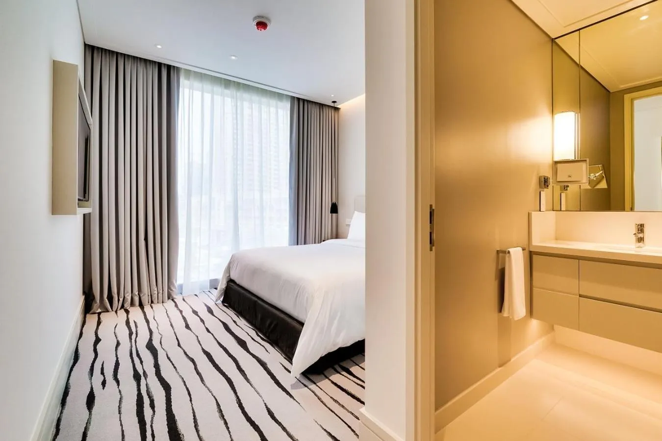 Bed in Vida Downtown Residences