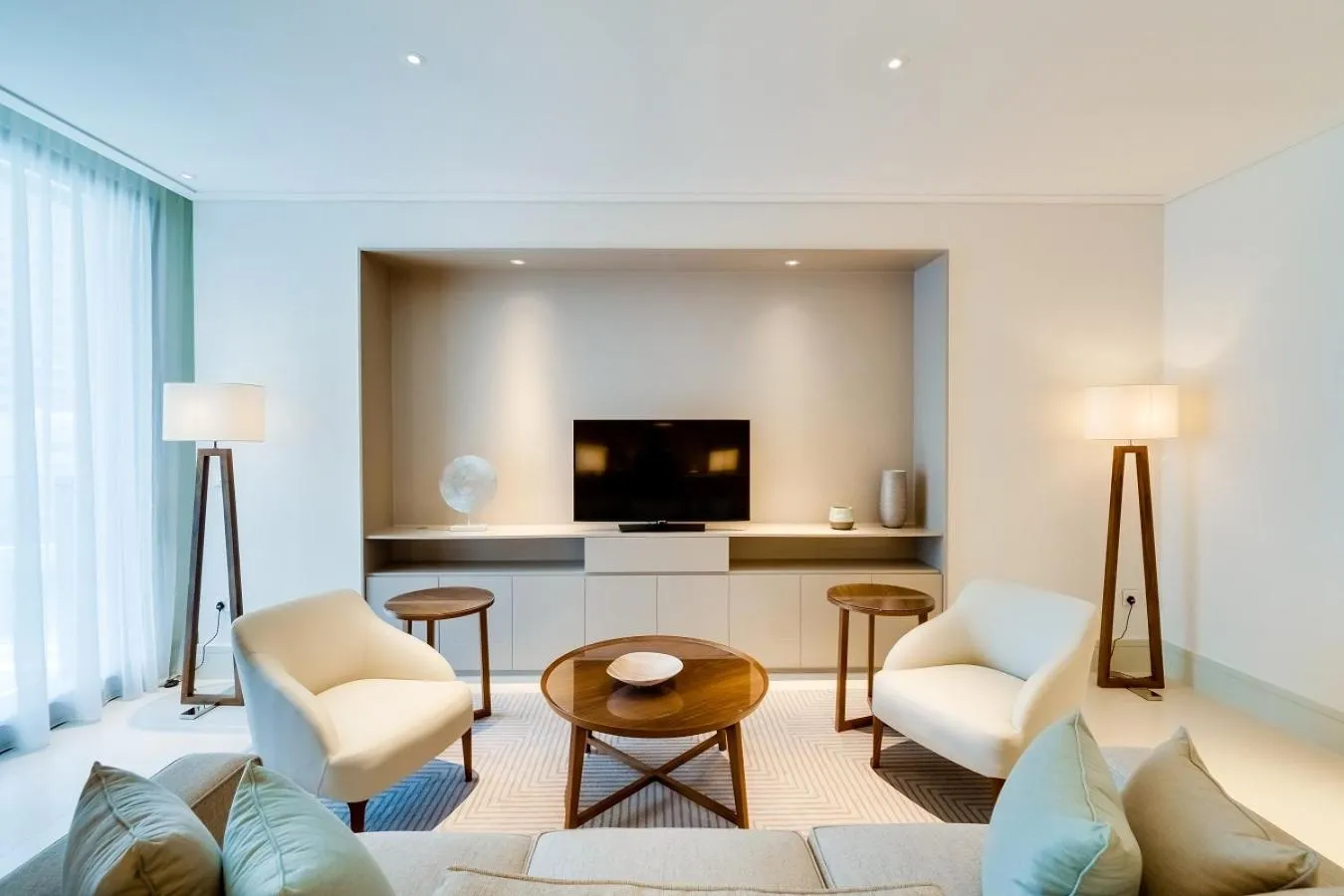 TV and multimedia in Vida Downtown Residences