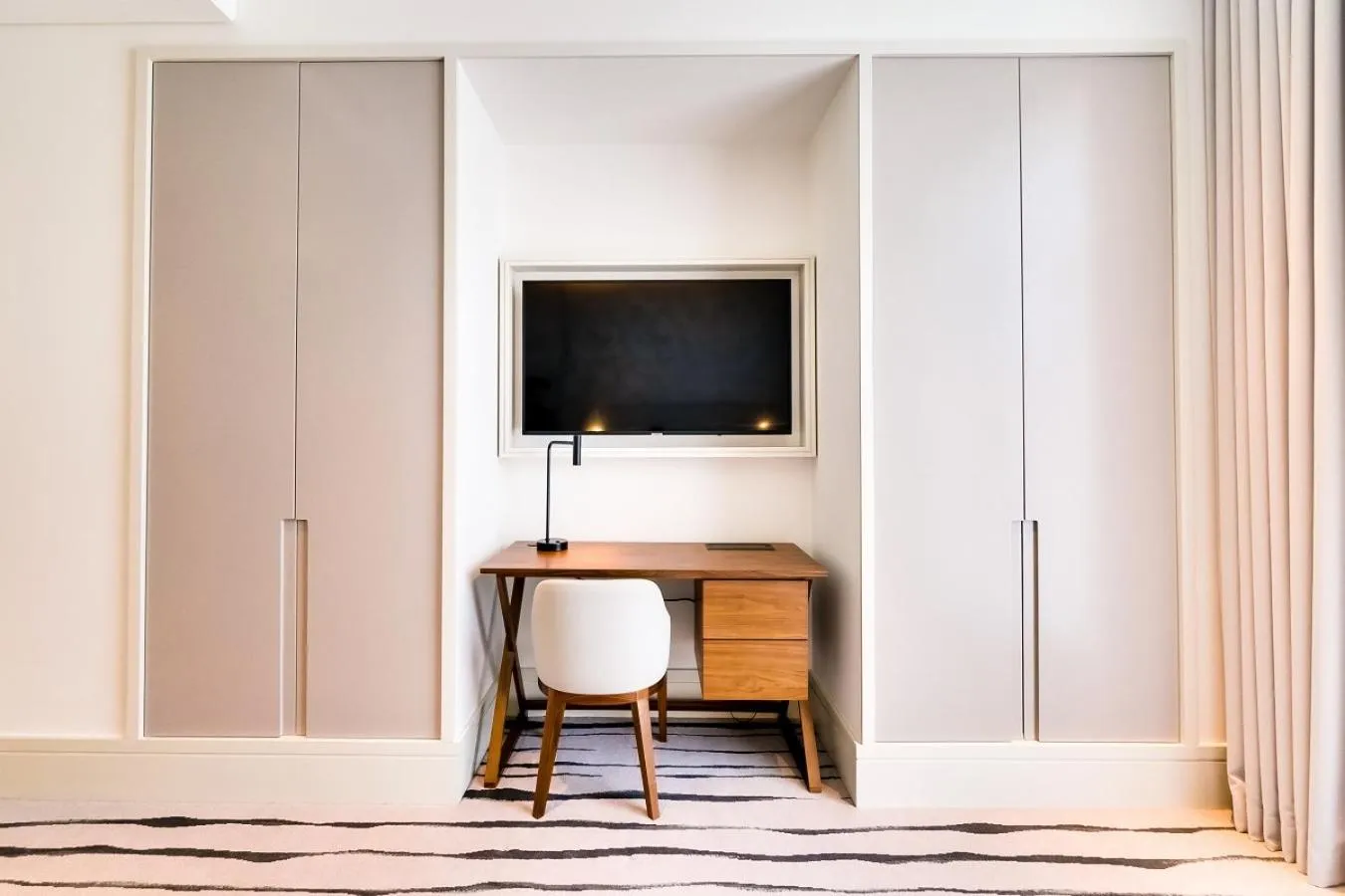 TV and multimedia in Vida Downtown Residences