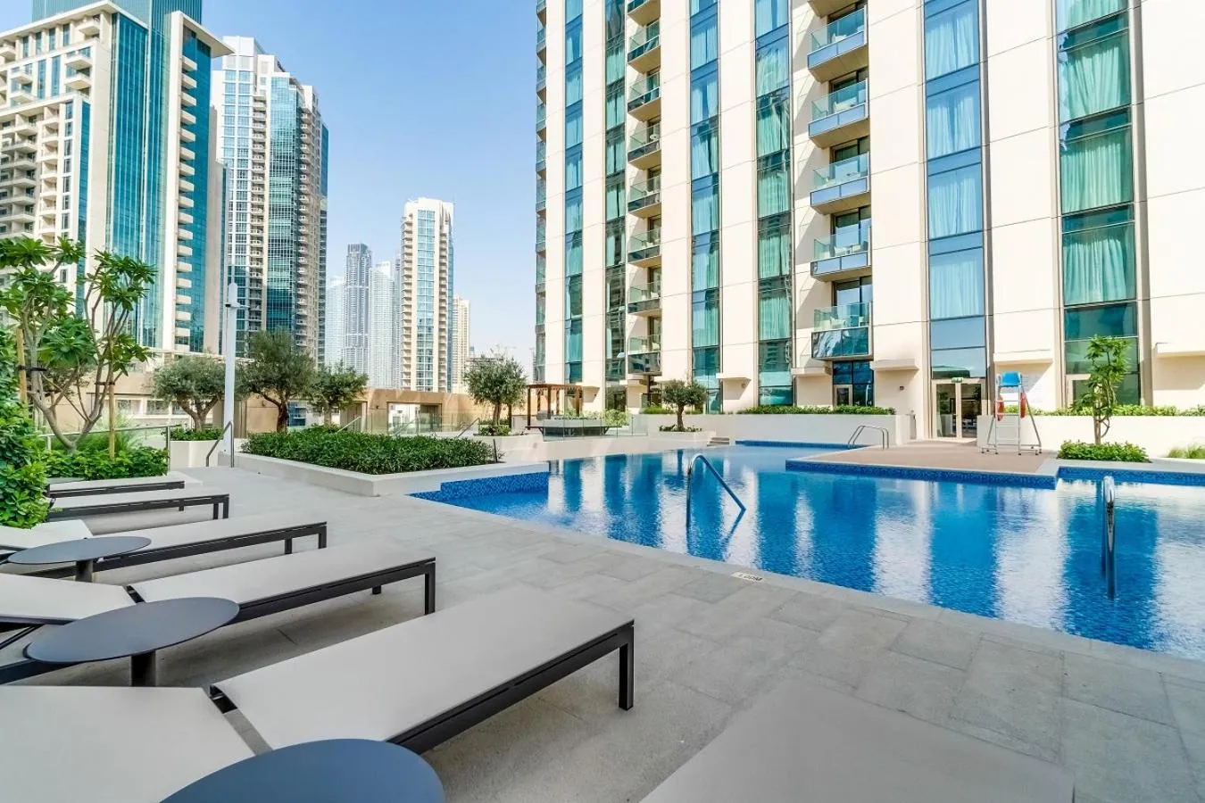 Swimming pool in Vida Downtown Residences