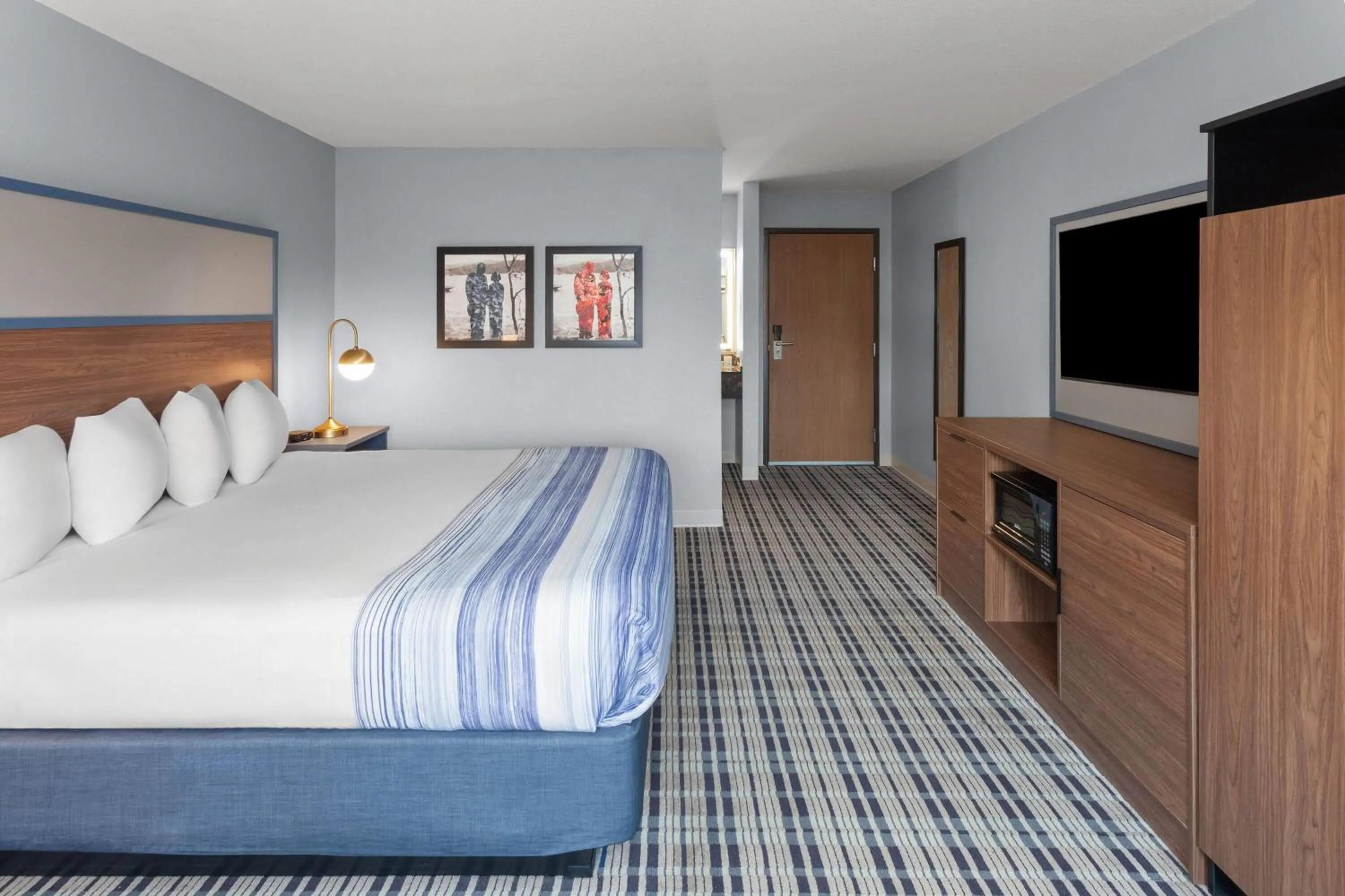 Photo of the whole room, Bed in AmericInn by Wyndham West Salem