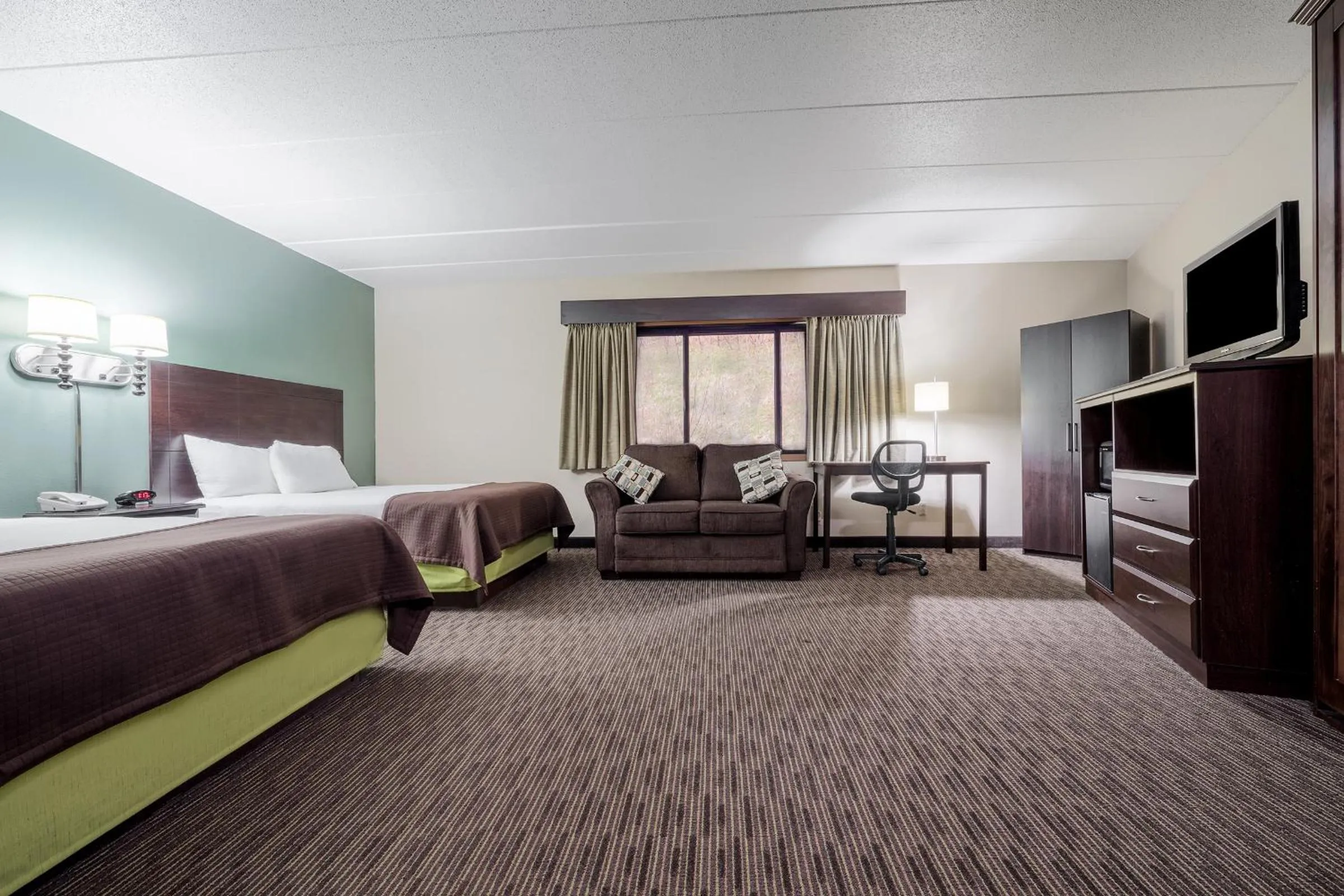 Photo of the whole room, Bed in AmericInn by Wyndham West Salem