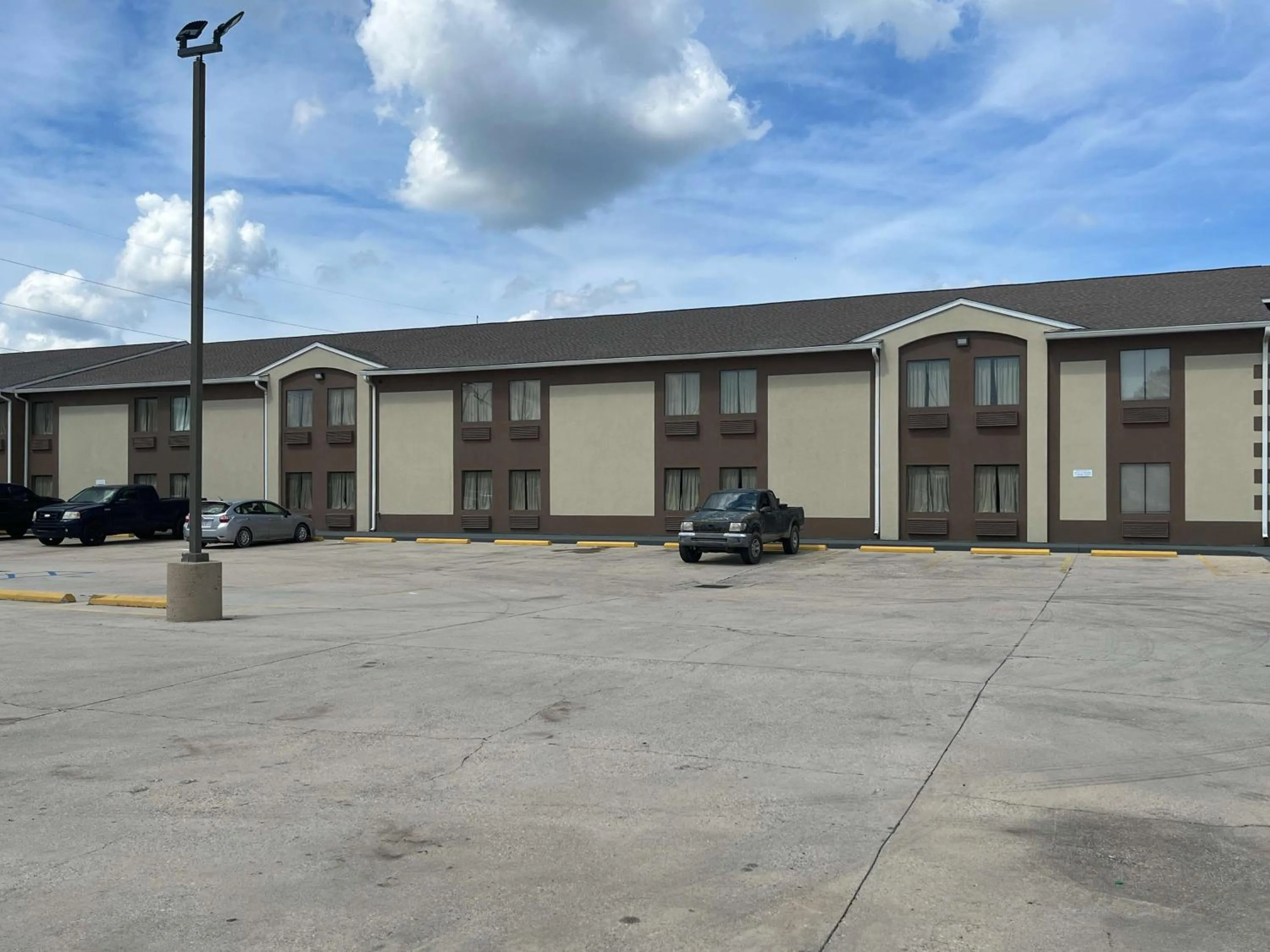 Property building in Motel 6 Houma, LA