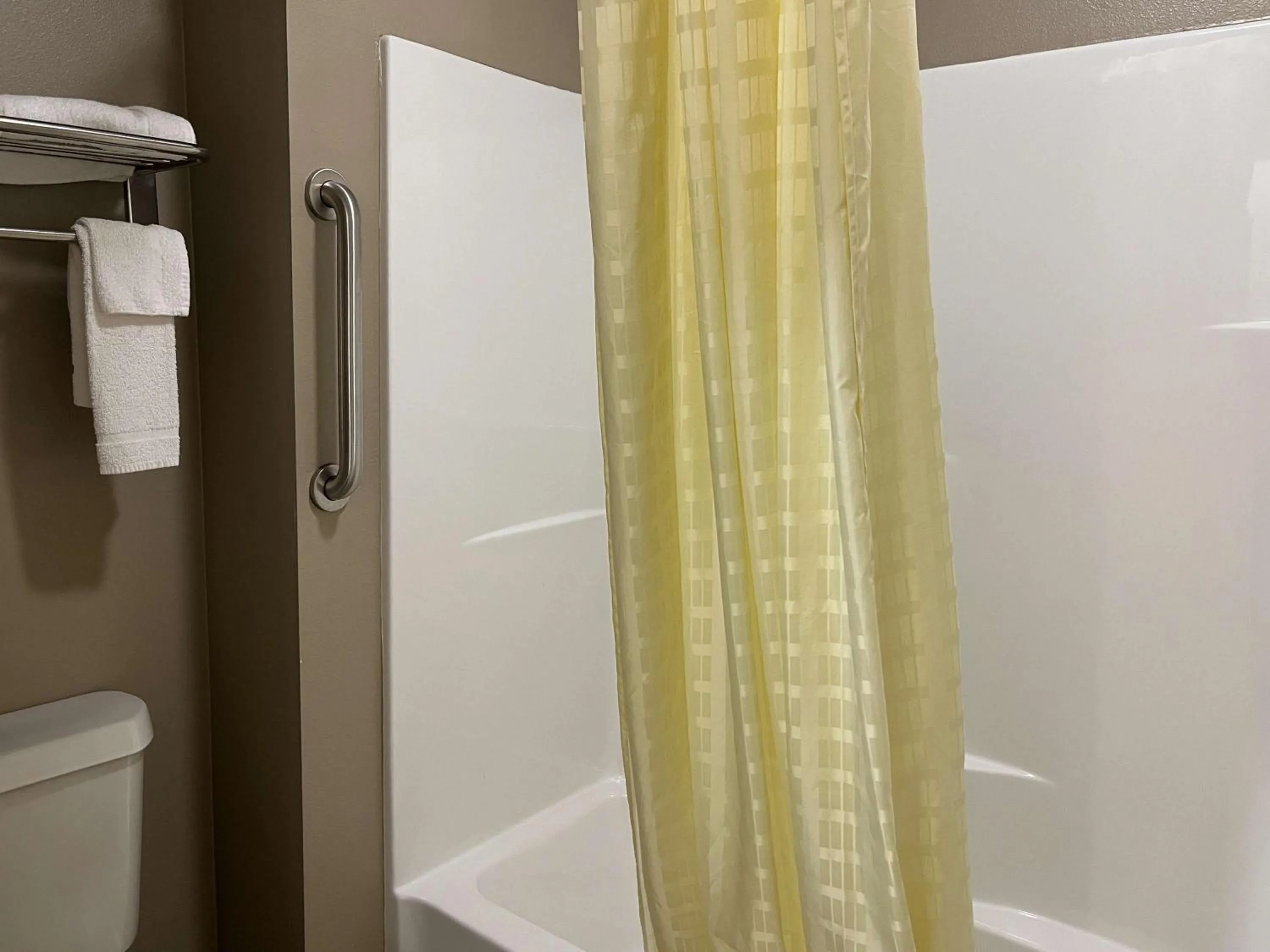 Bathroom in Motel 6 Houma, LA