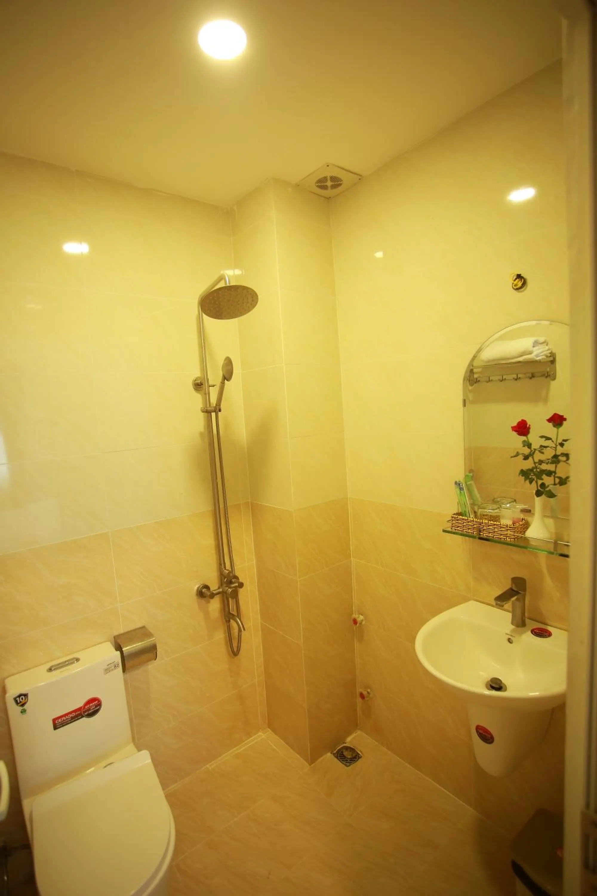 Toilet in Vanilla Dalat Hotel