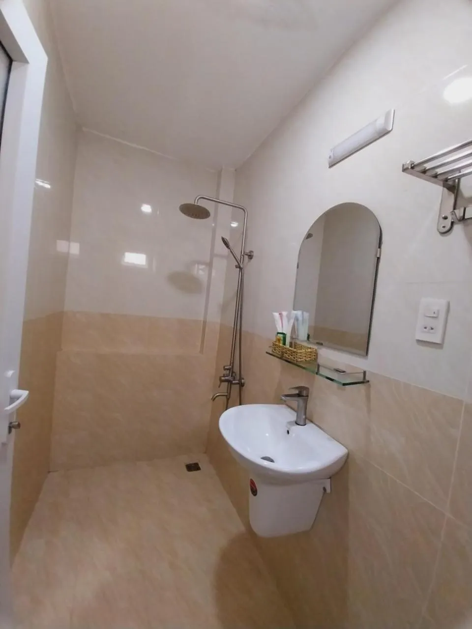 Shower in Vanilla Dalat Hotel