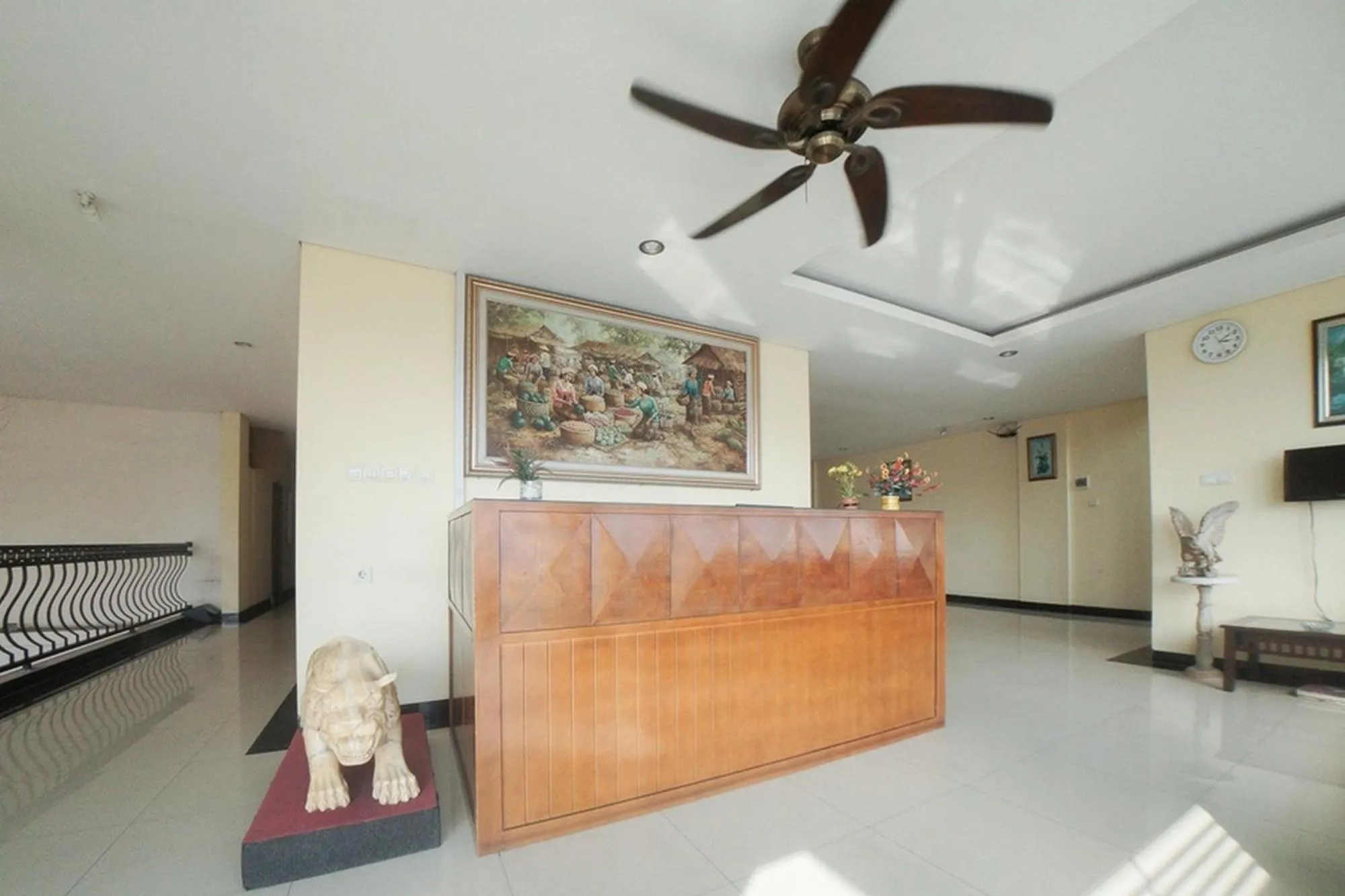 Lobby or reception in RedDoorz Plus near Green Pramuka Square Mall