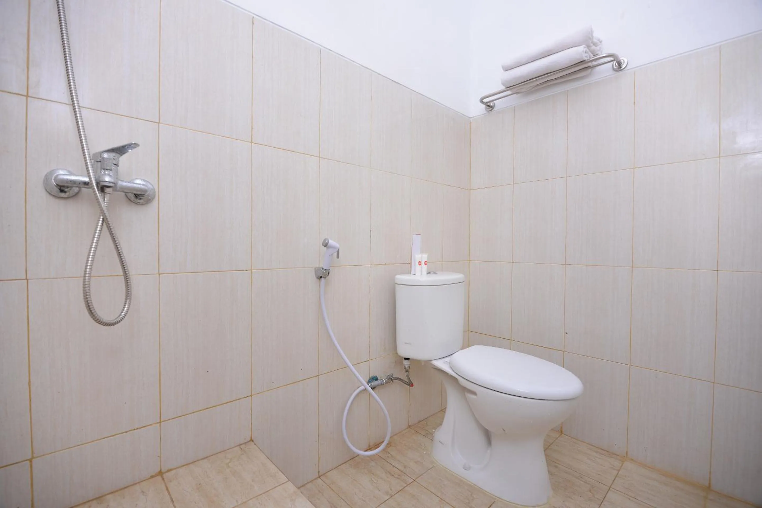 Bathroom in Super OYO 1046 Omah Pathok