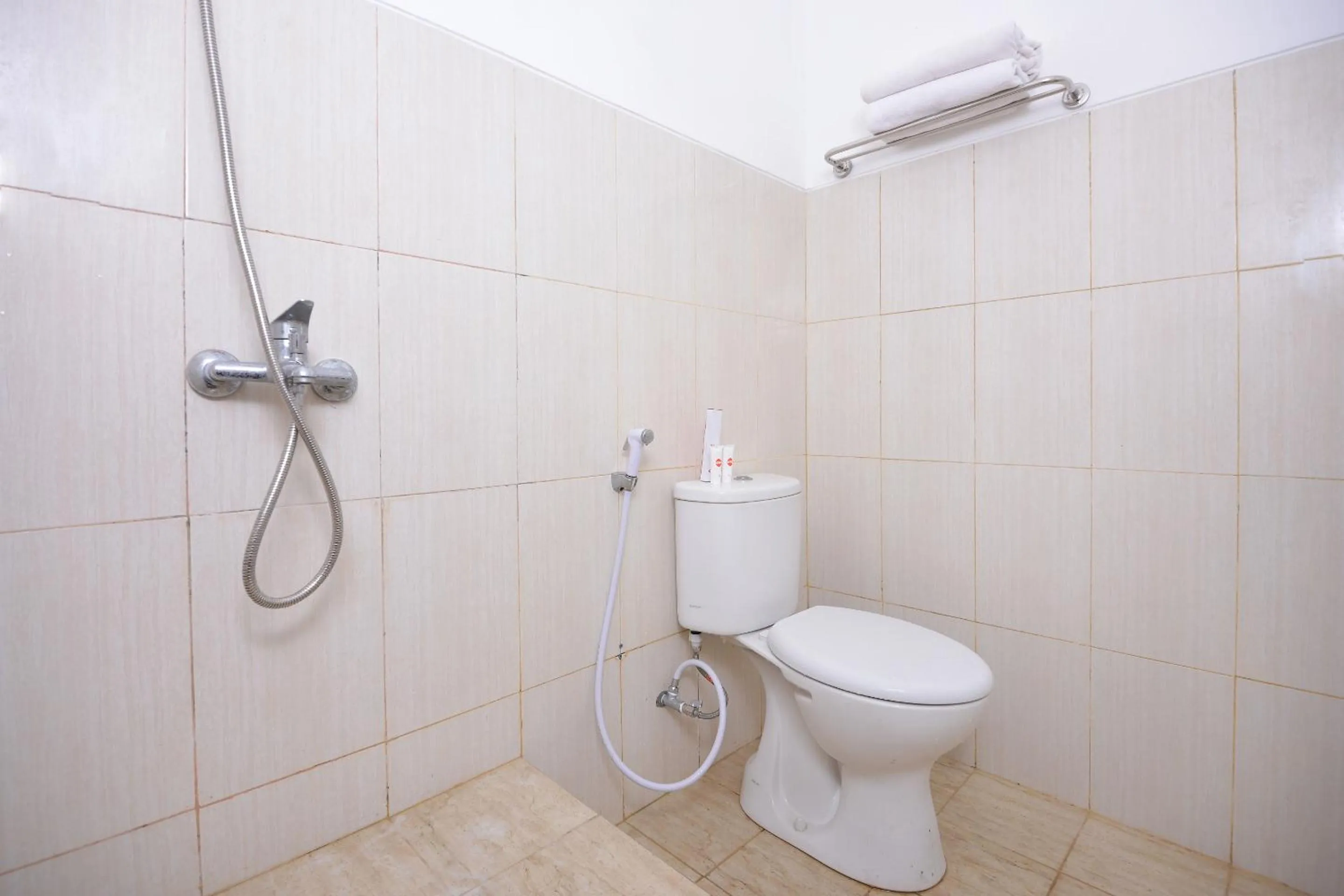 Bathroom in Super OYO 1046 Omah Pathok