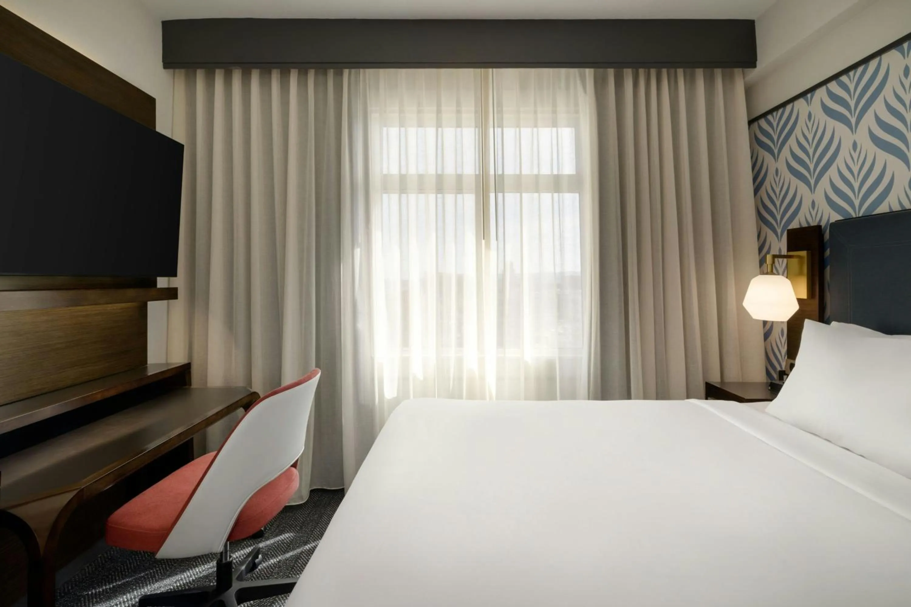 Photo of the whole room, Bed in Courtyard by Marriott San Francisco Union Square