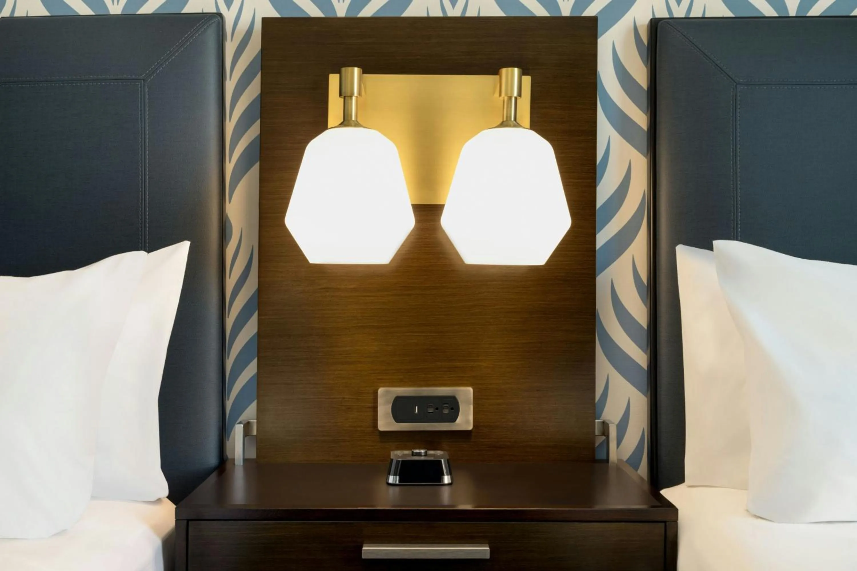 Photo of the whole room, Bed in Courtyard by Marriott San Francisco Union Square