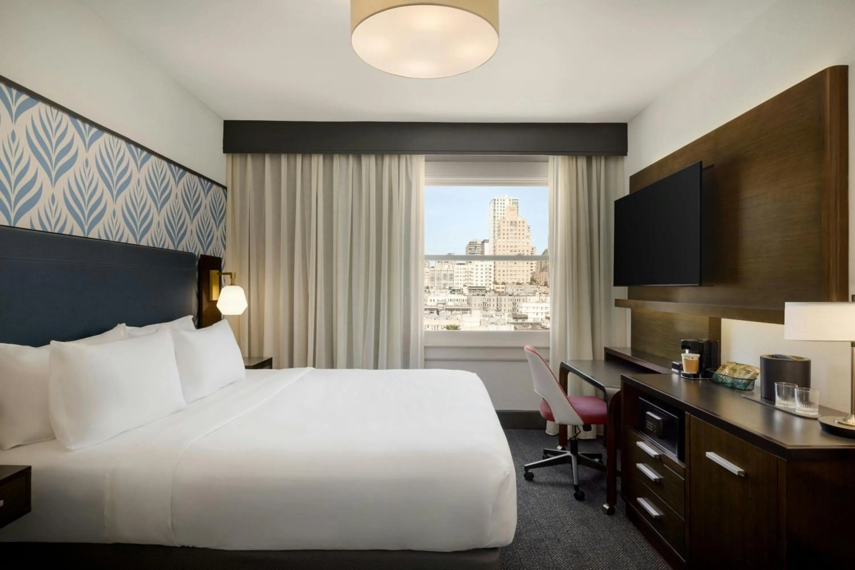 Photo of the whole room, Bed in Courtyard by Marriott San Francisco Union Square