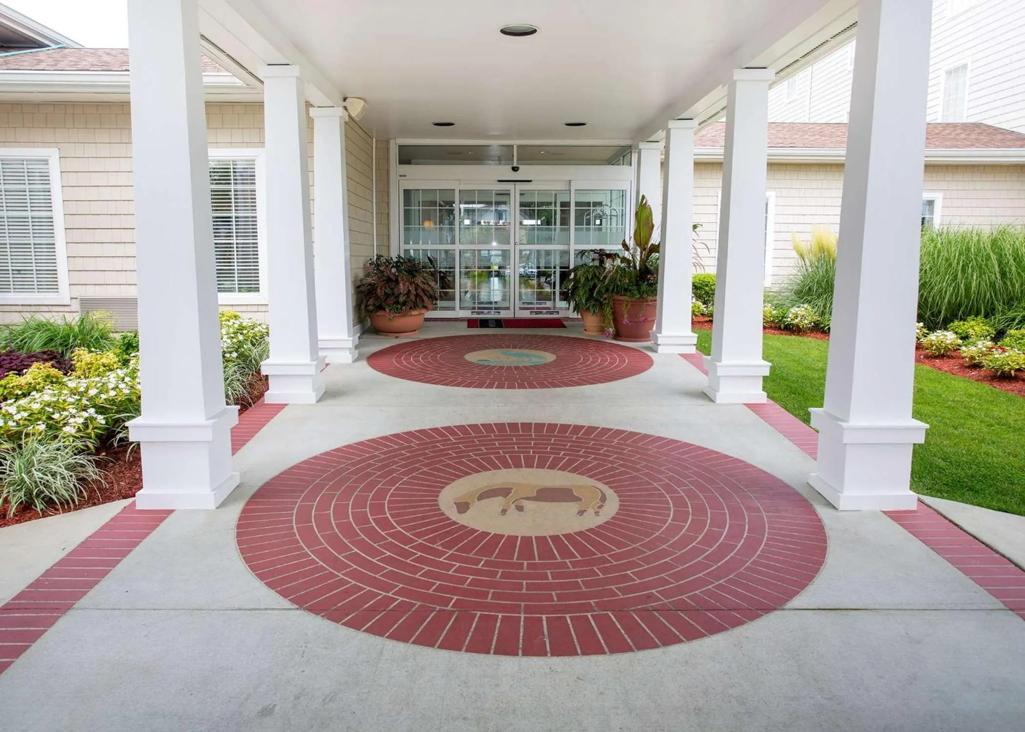 Property building in Hampton Inn & Suites Chincoteague-Waterfront, Va