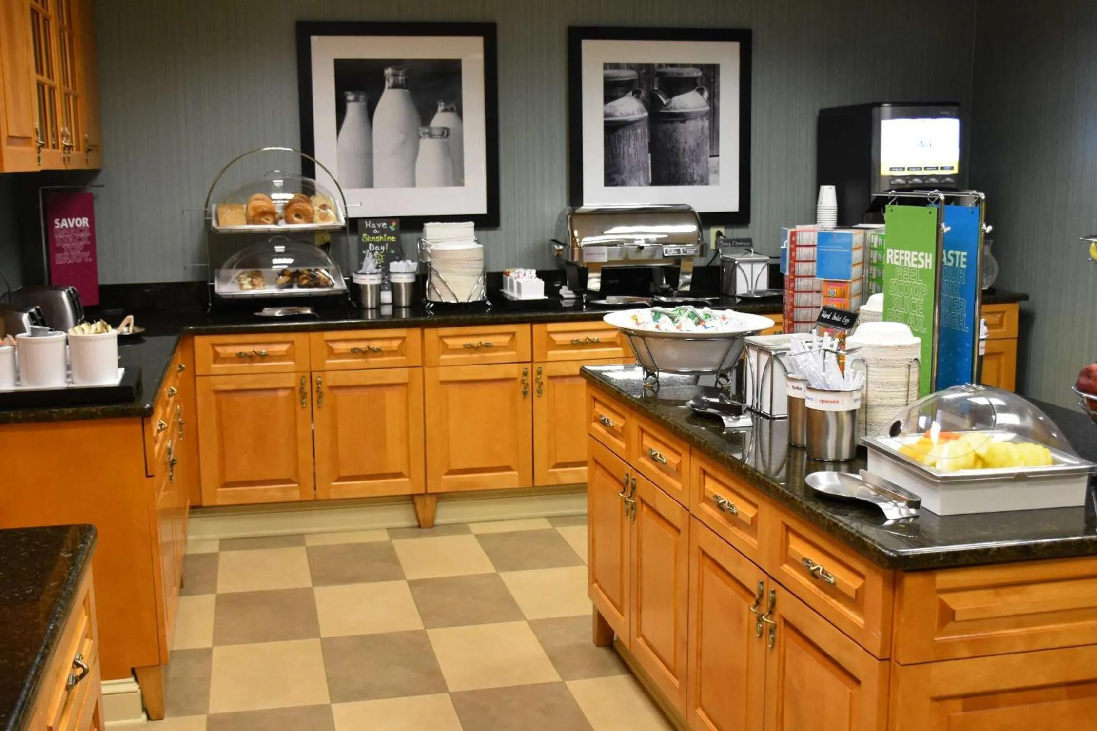 Restaurant/places to eat in Hampton Inn & Suites Chincoteague-Waterfront, Va