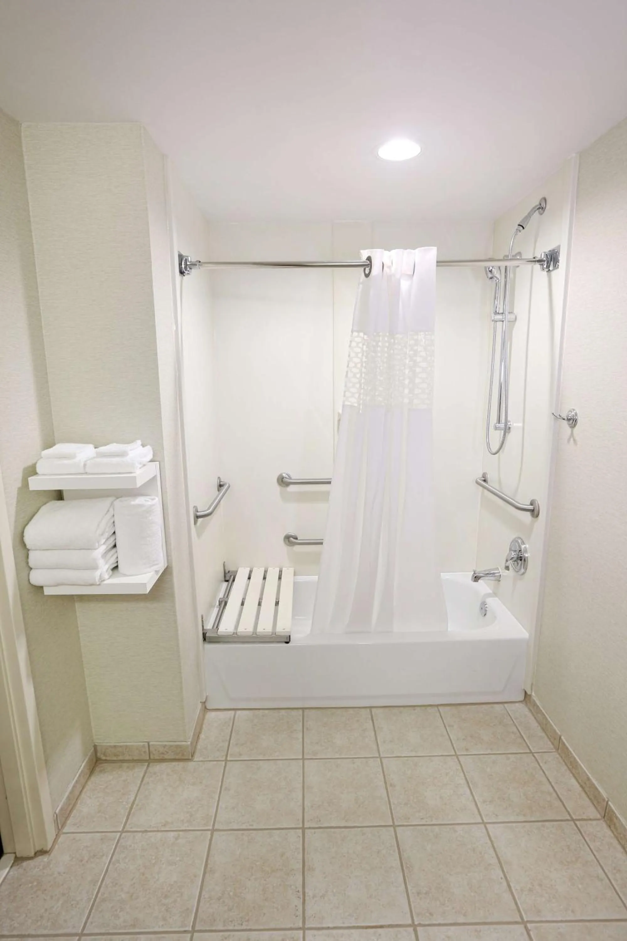 Bathroom in Hampton Inn & Suites Chincoteague-Waterfront, Va