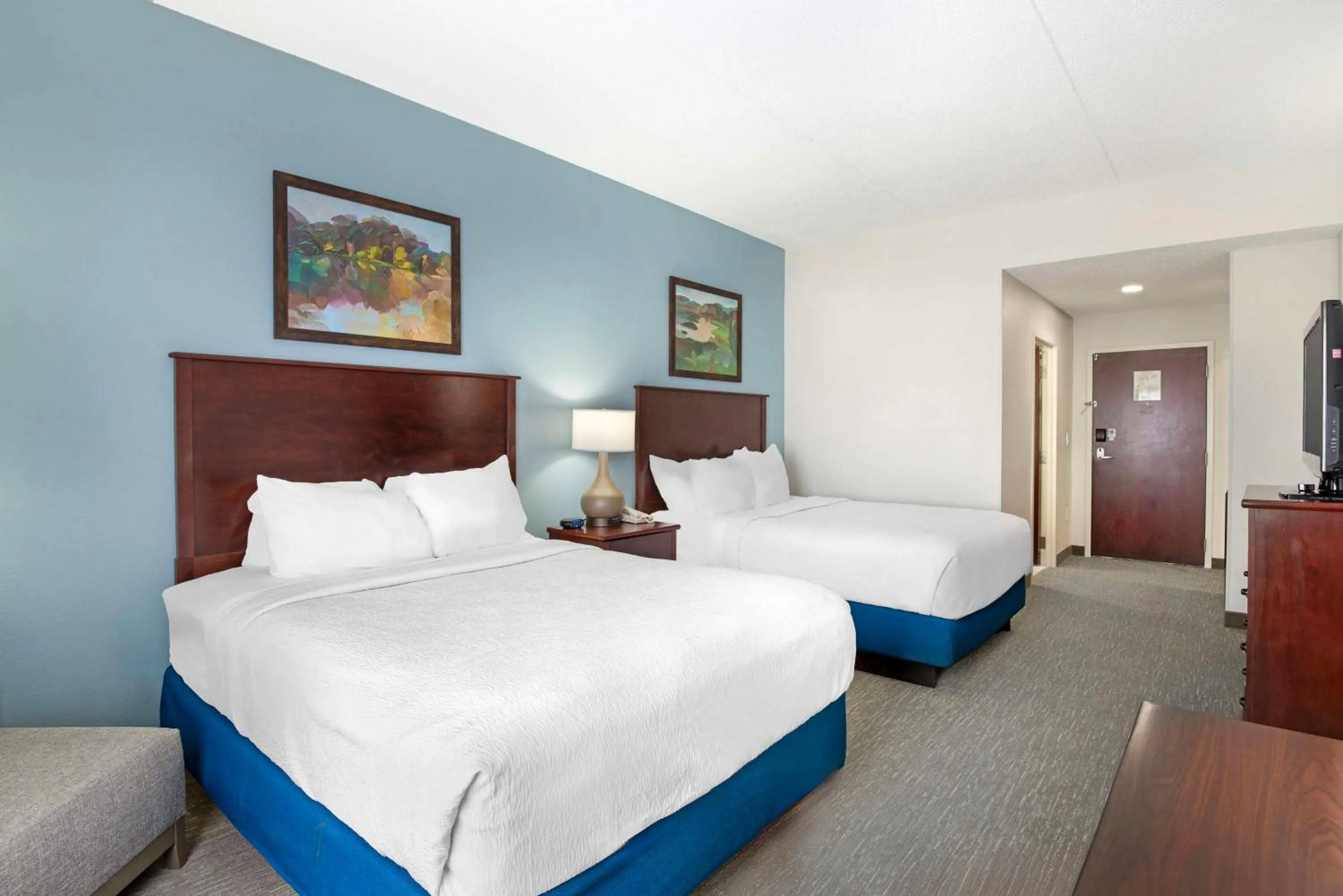 Bedroom, Bed in Best Western Plus Crossroads Inn & Suites