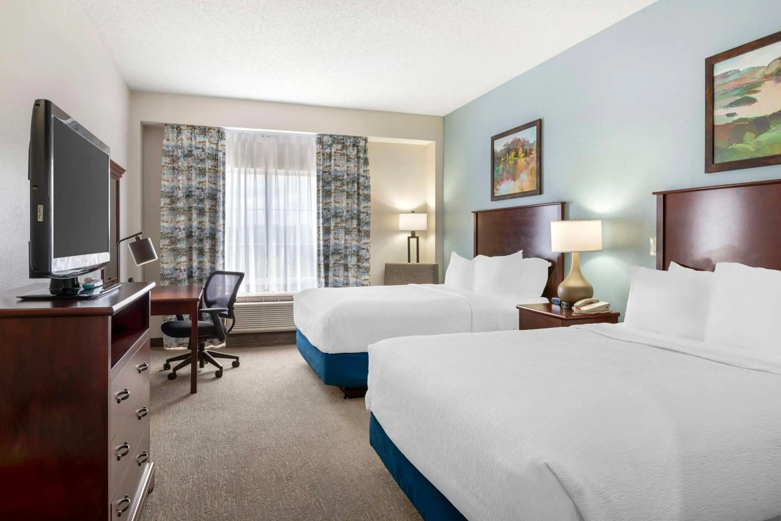 Bedroom, Bed in Best Western Plus Crossroads Inn & Suites
