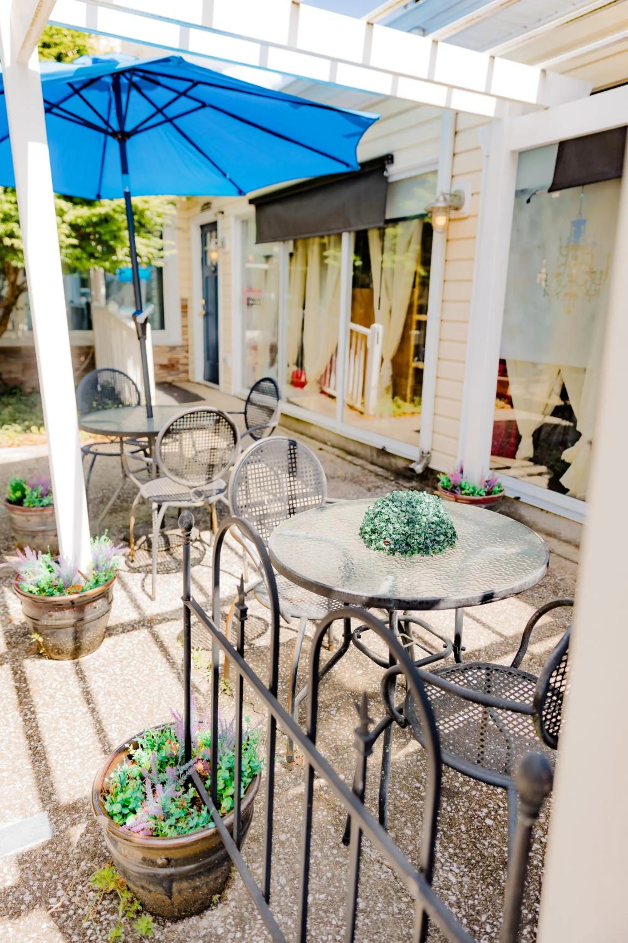 Spring in Montgomery Inn BnB