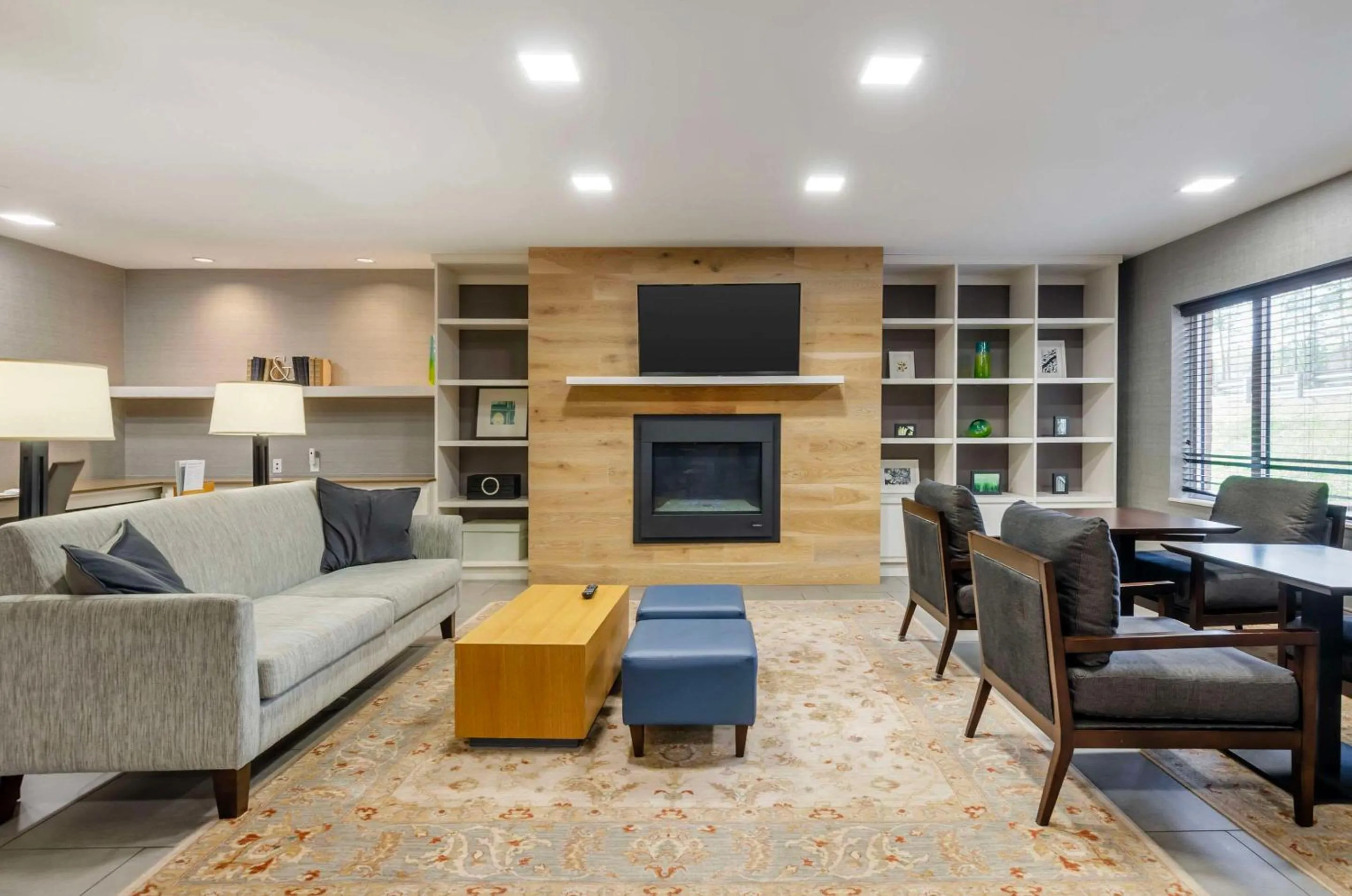 Breakfast in Country Inn & Suites by Radisson, Charlottesville-UVA, VA