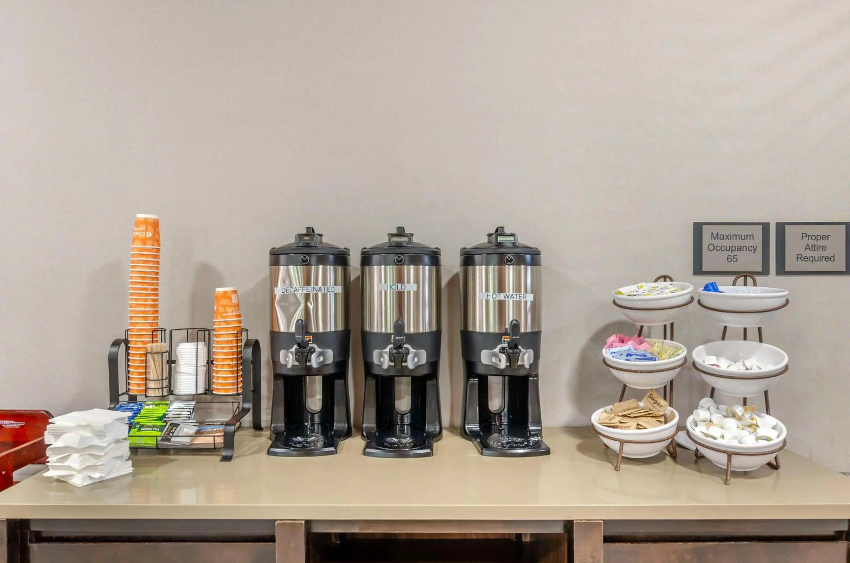 Breakfast in Country Inn & Suites by Radisson, Charlottesville-UVA, VA