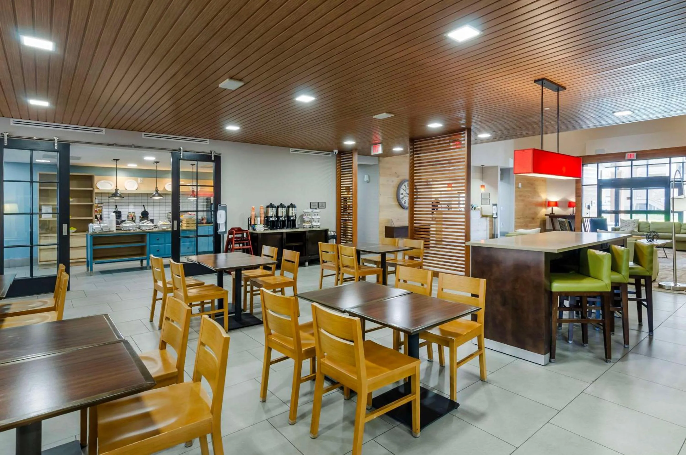 Breakfast in Country Inn & Suites by Radisson, Charlottesville-UVA, VA