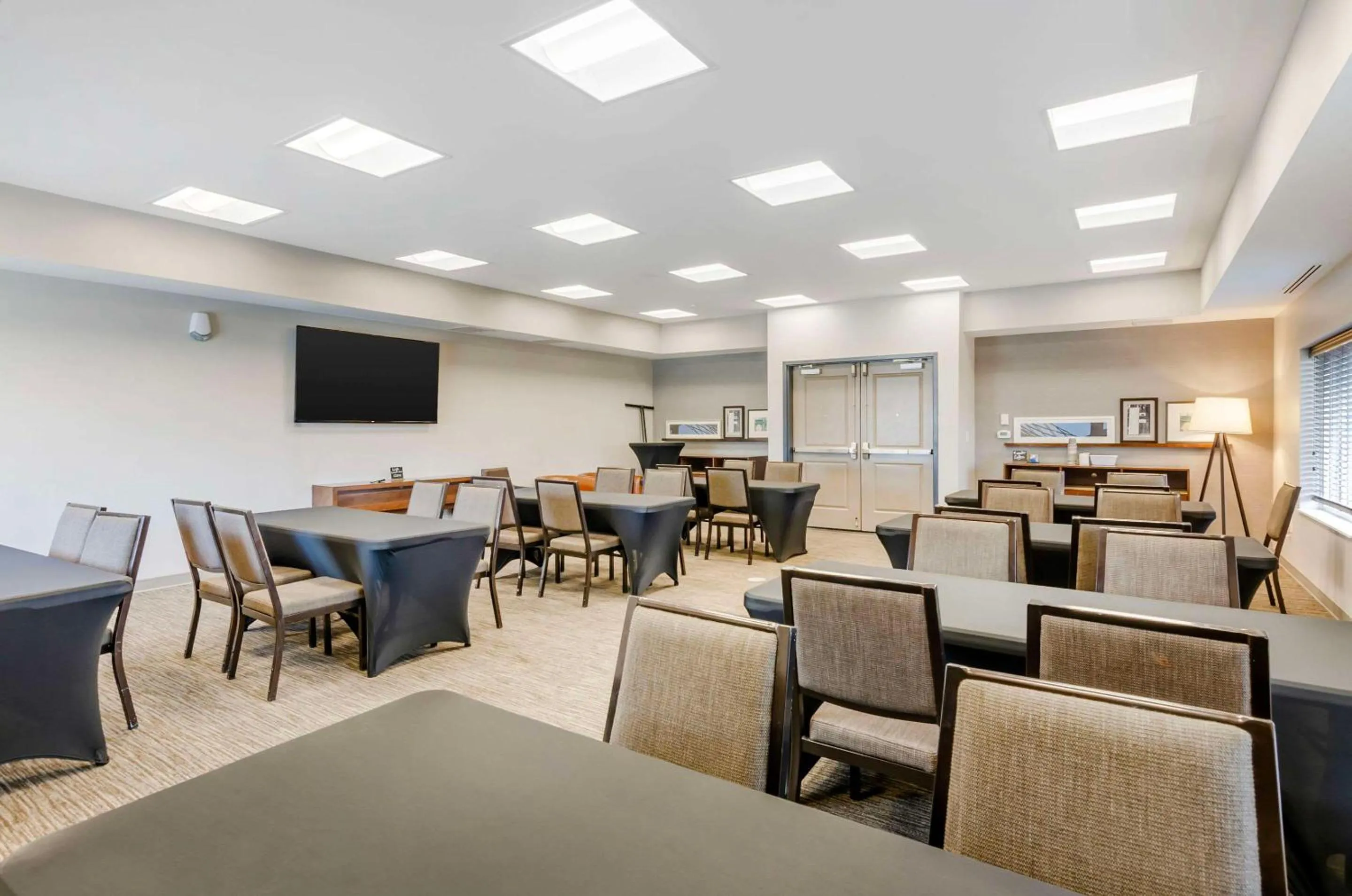 Meeting/conference room in Country Inn & Suites by Radisson, Charlottesville-UVA, VA