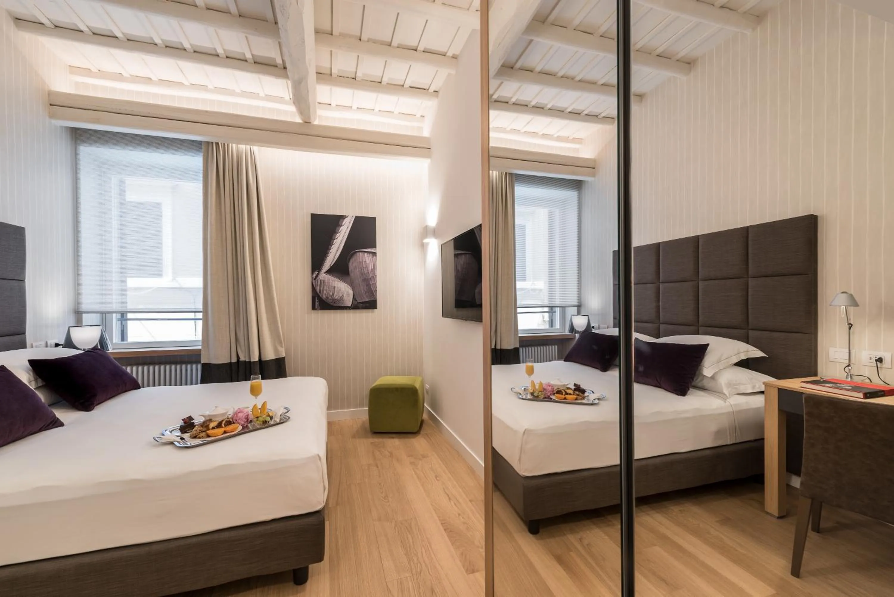 Photo of the whole room, Bed in Laurina 33