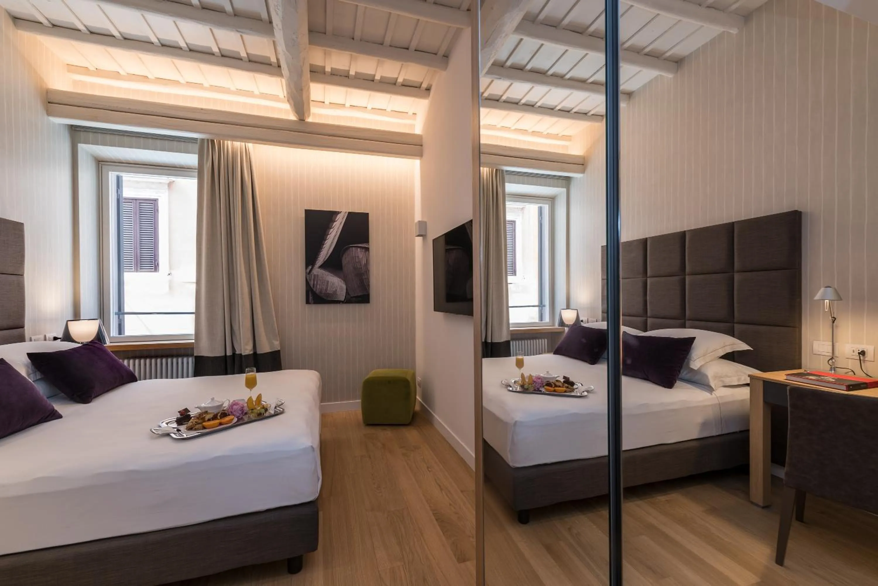 Photo of the whole room, Bed in Laurina 33