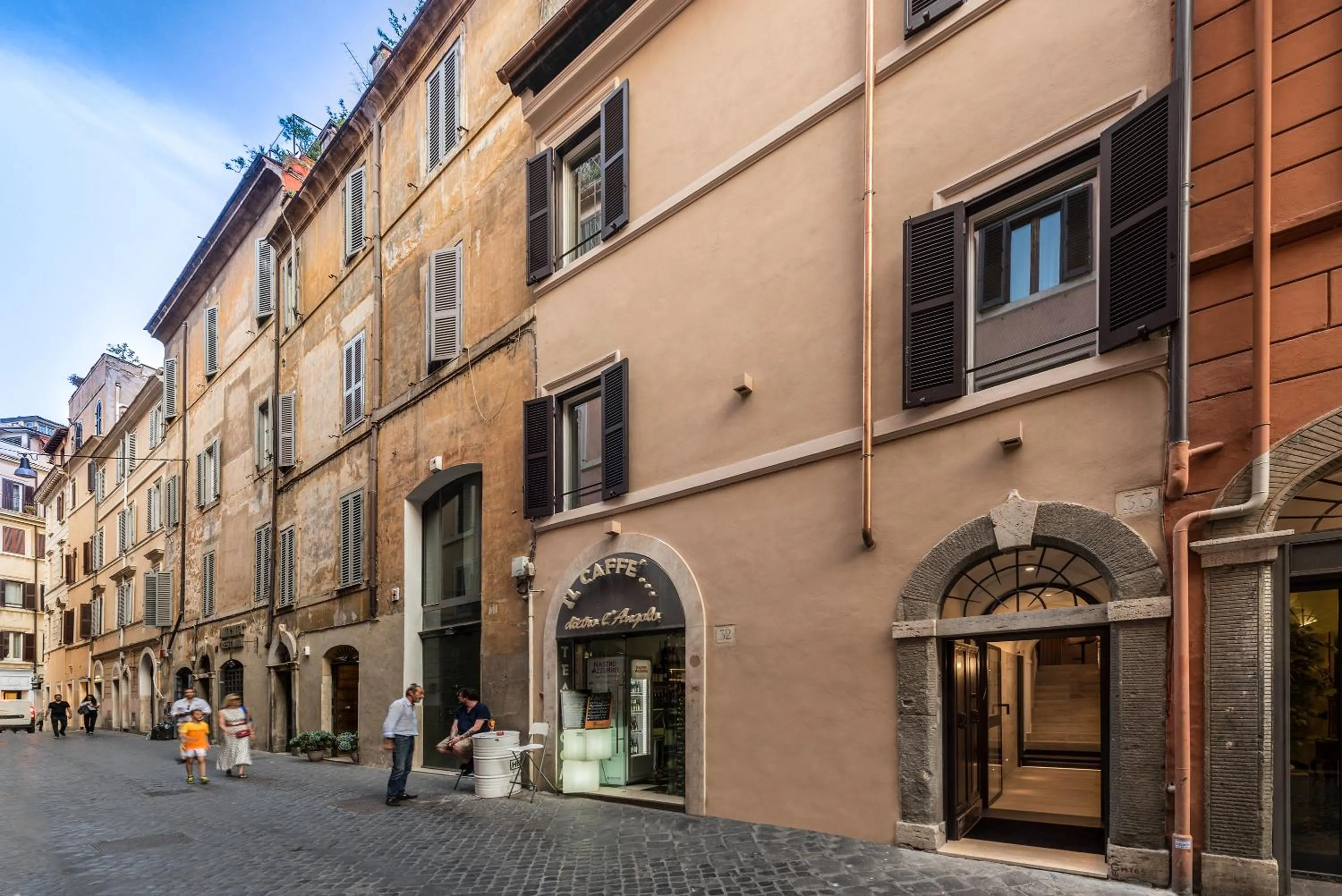 Property building in Laurina 33