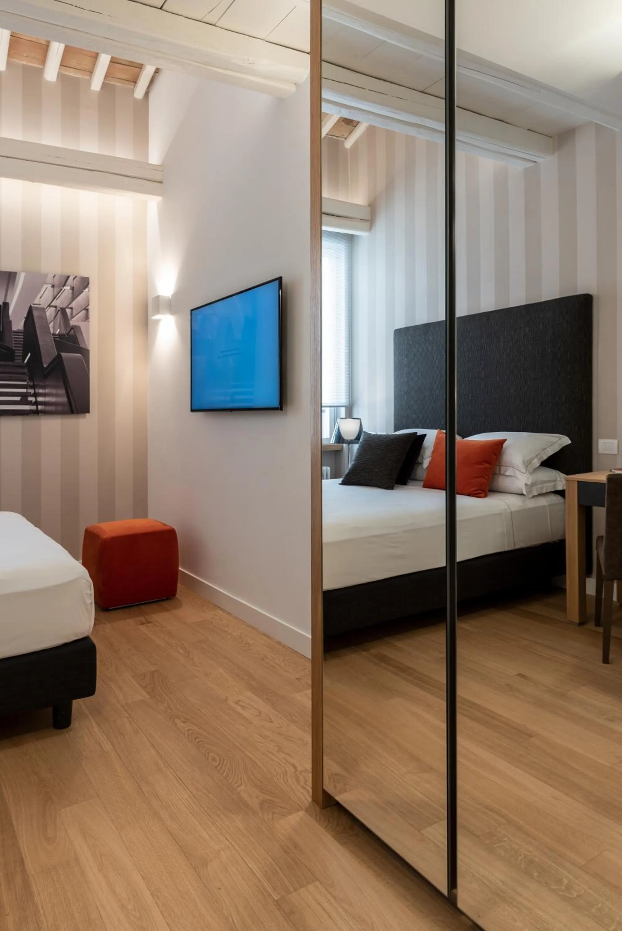 Photo of the whole room, Bed in Laurina 33