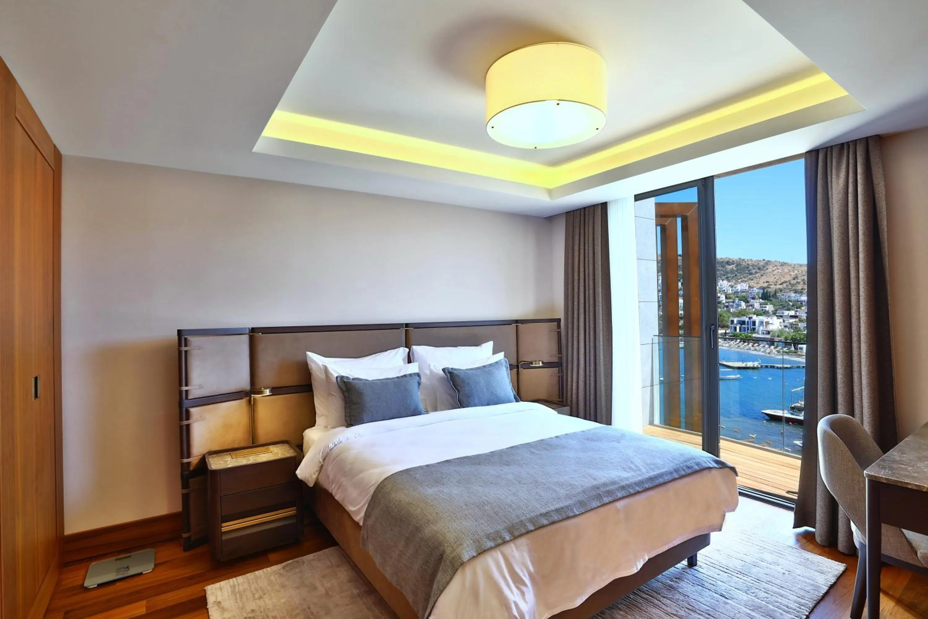 Bed in Mare Deluxe Residences & Villas