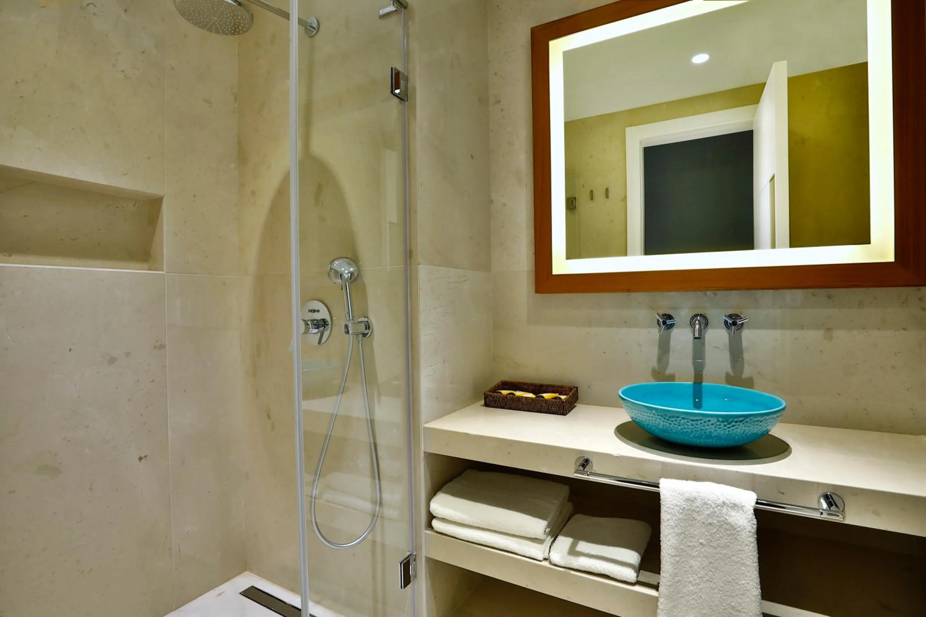 Bathroom in Mare Deluxe Residences & Villas