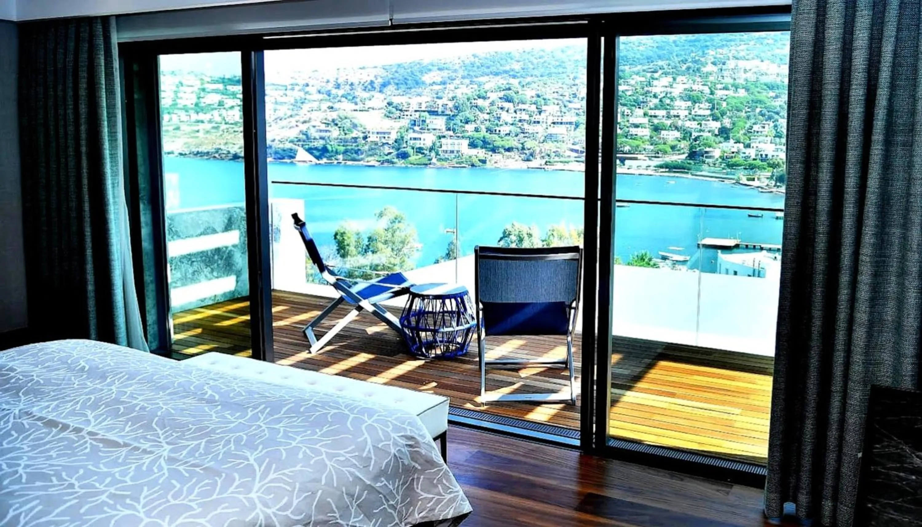 Balcony/Terrace, Bed in Mare Deluxe Residences & Villas