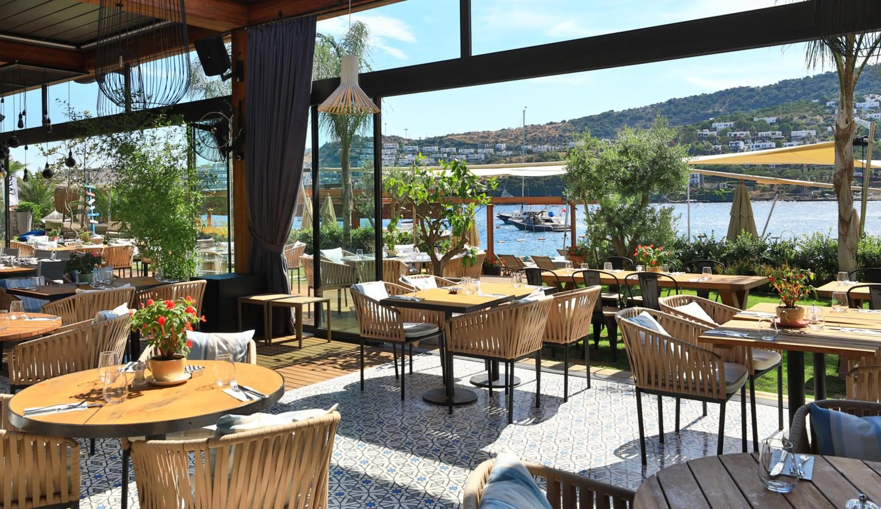 Restaurant/places to eat in Mare Deluxe Residences & Villas