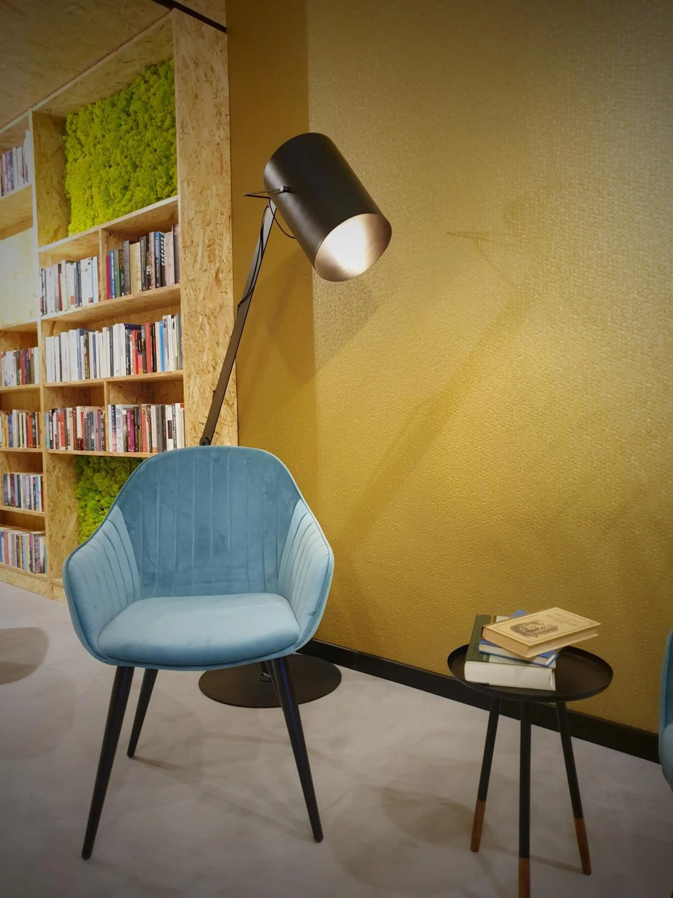 Library in MB Hostels Premium ECO - Adults Recommended