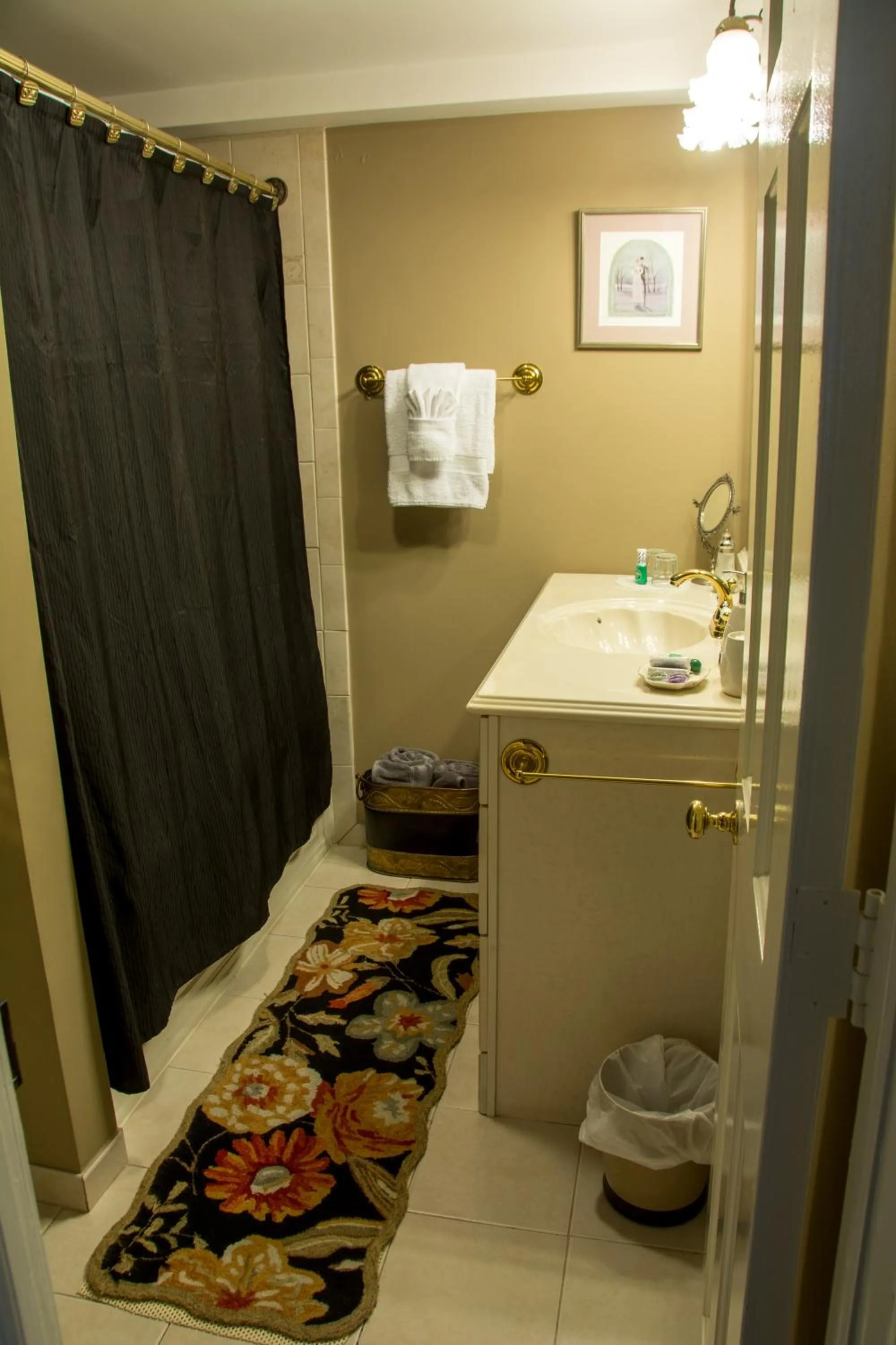 The Richard Johnston Inn & 1890 Caroline House