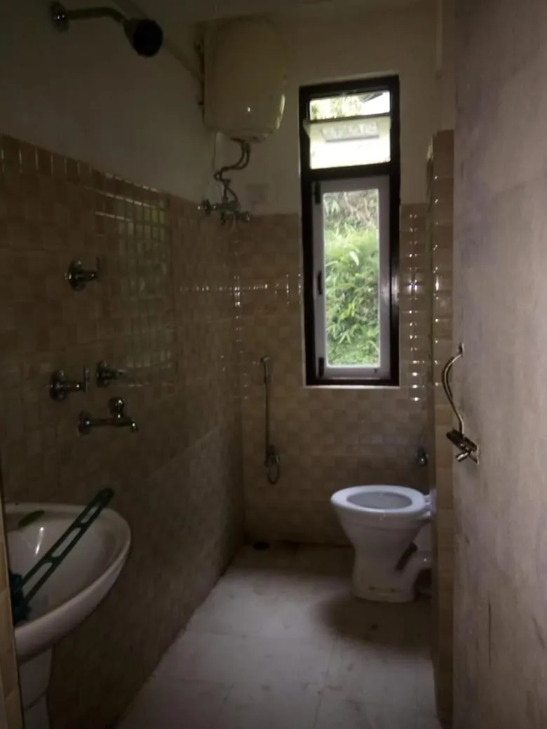 Bathroom in Kamala Homestay - Manyedara