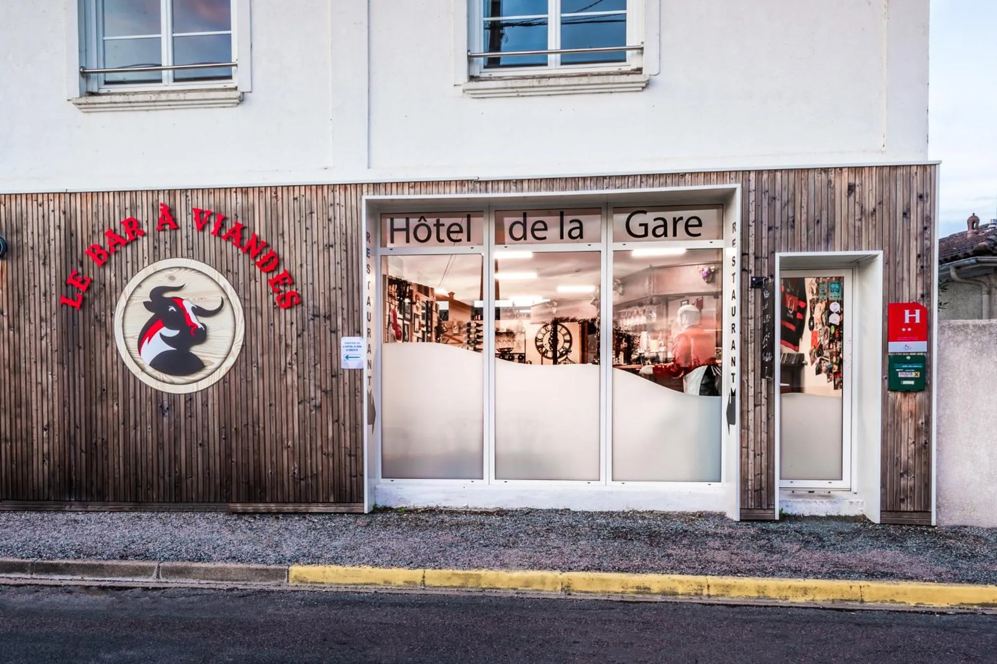 Property building in Hôtel de la Gare