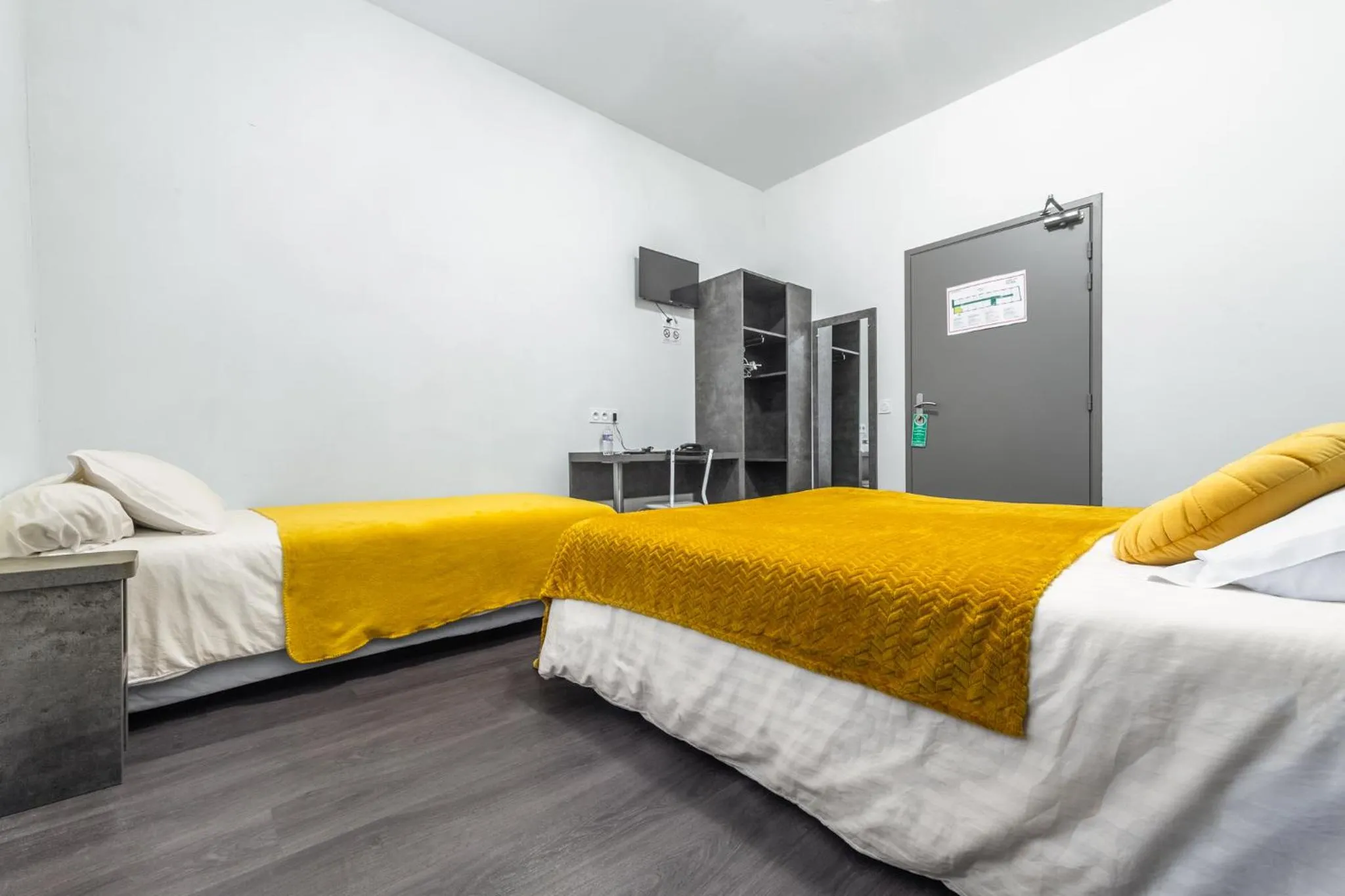 Bed in Hôtel de la Gare