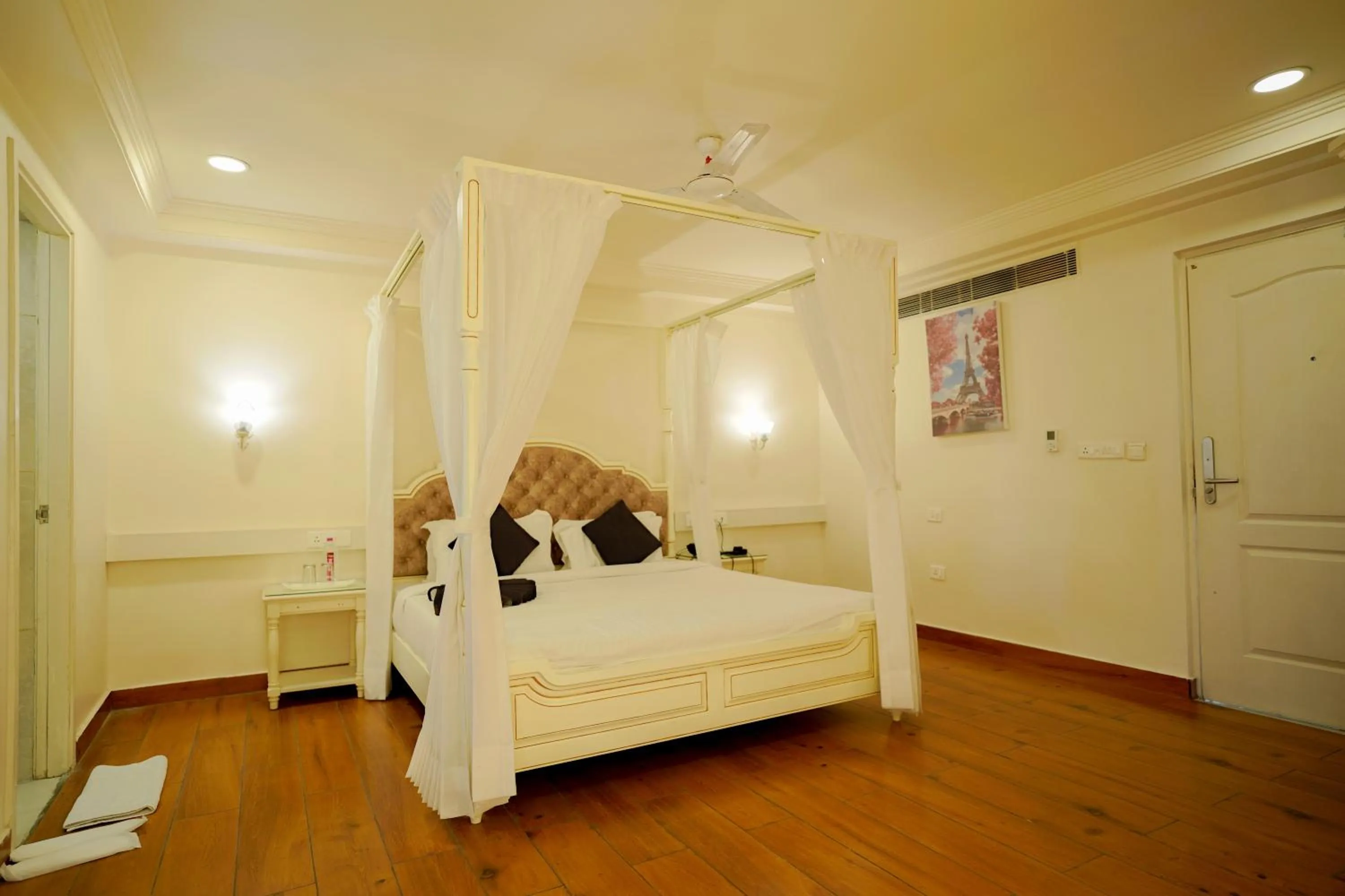 Bed in Hotel Magenta-City Center Bani Park Jaipur