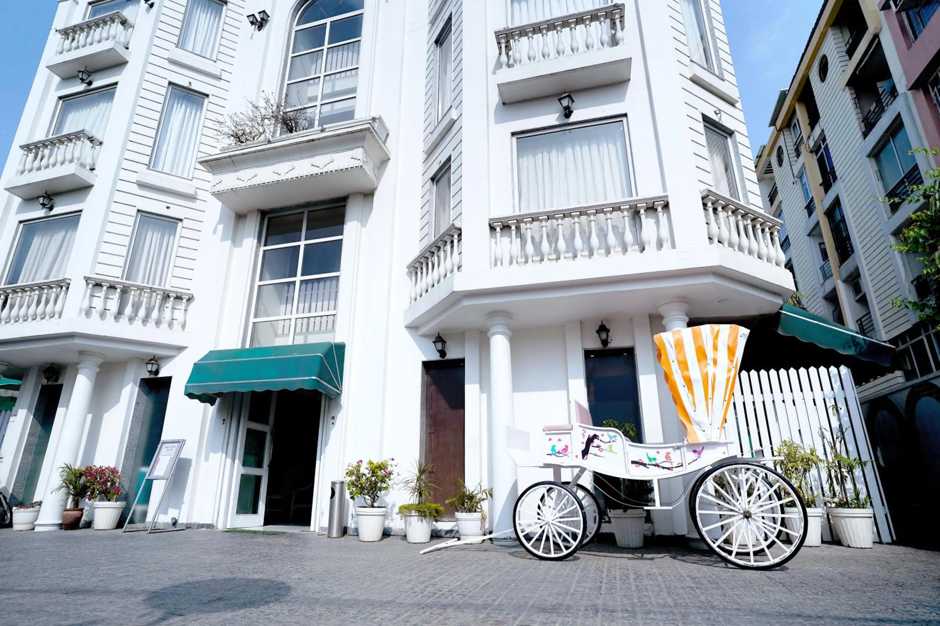 Hotel Magenta-City Center Bani Park Jaipur