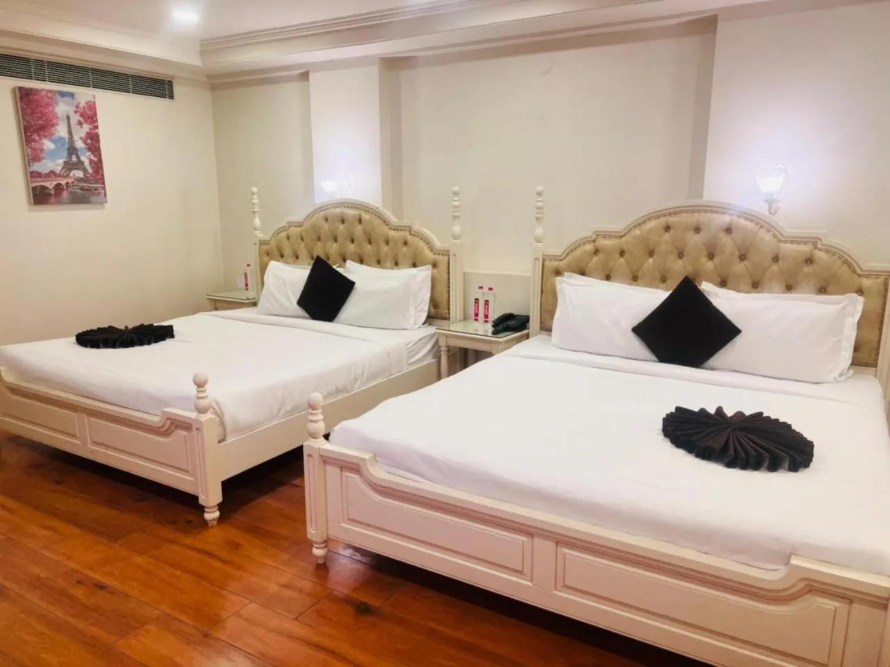 Bed in Hotel Magenta-City Center Bani Park Jaipur