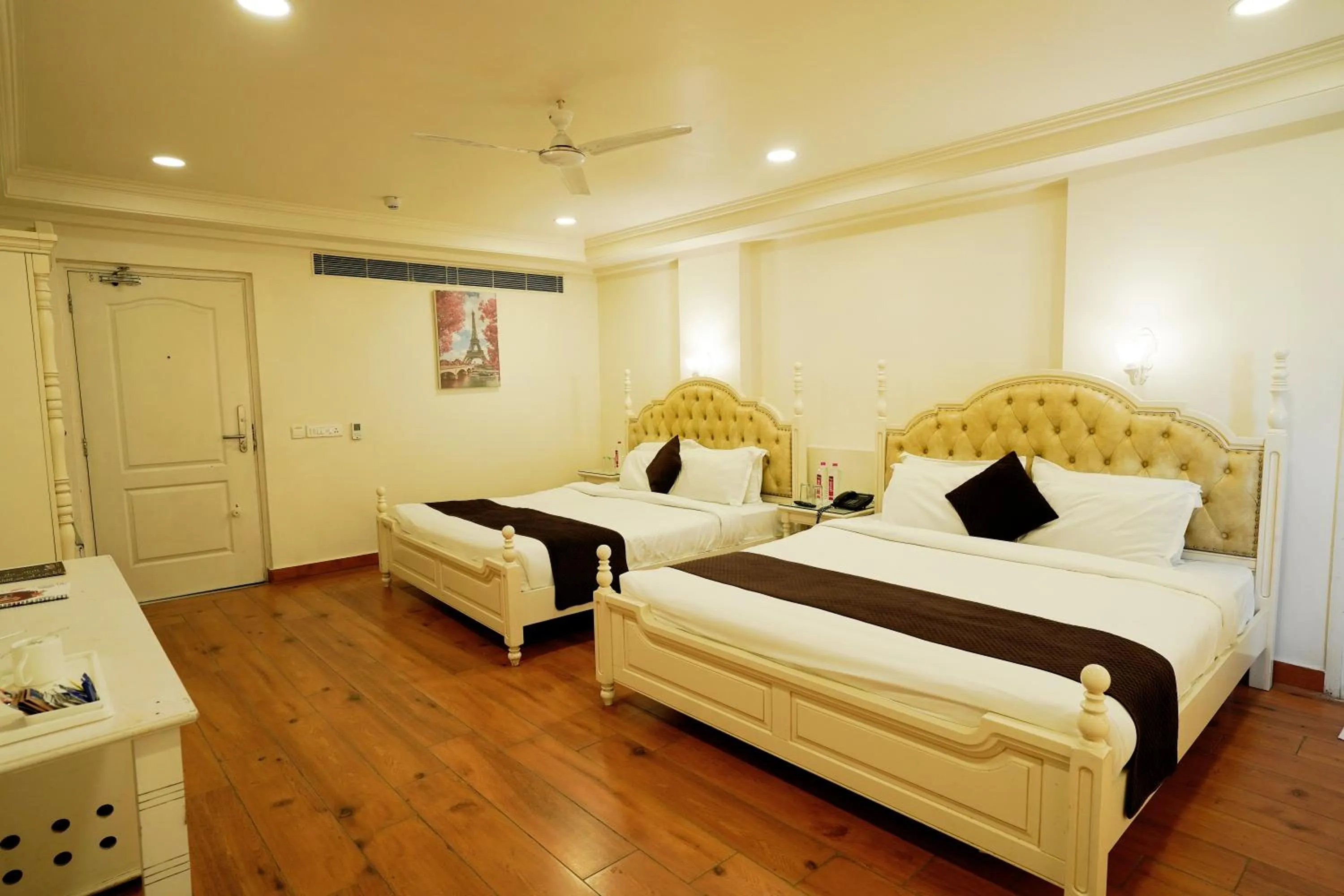 Bed in Hotel Magenta-City Center Bani Park Jaipur
