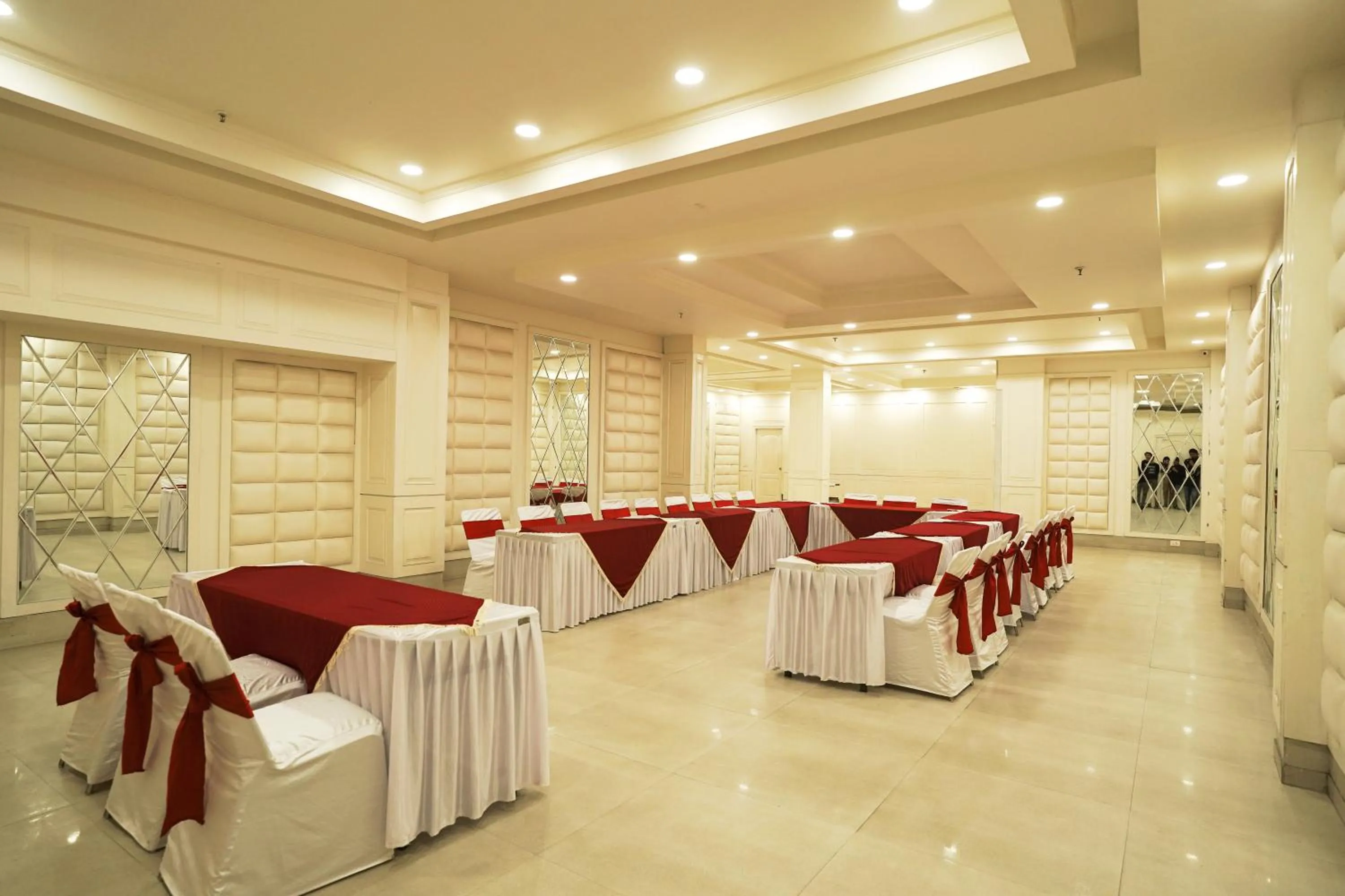 Hotel Magenta-City Center Bani Park Jaipur