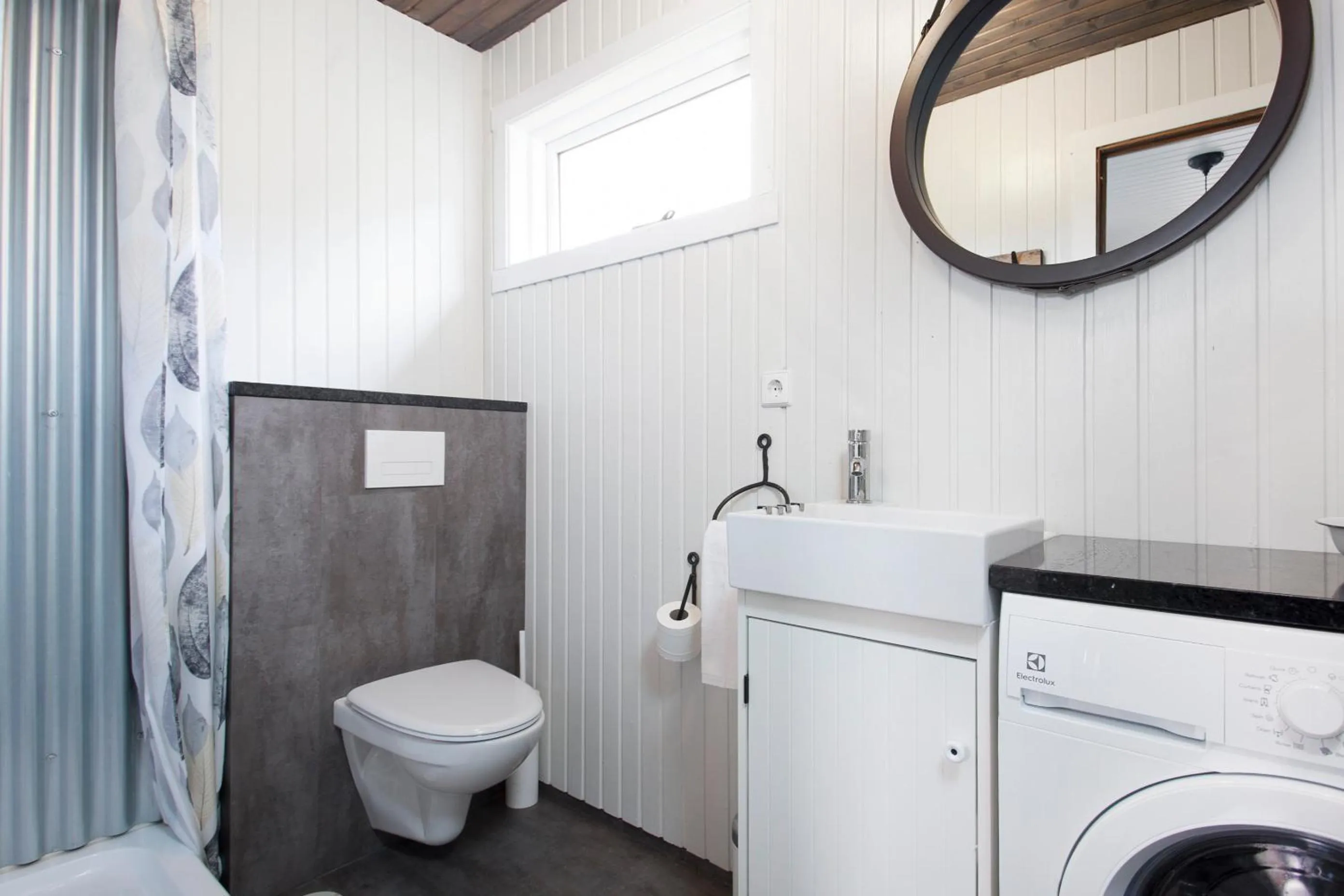 Shower in Mulakot Cosy Cabins