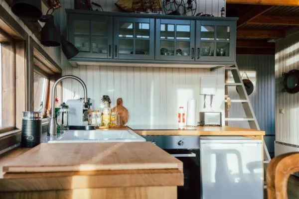 Kitchen or kitchenette in Mulakot Cosy Cabins