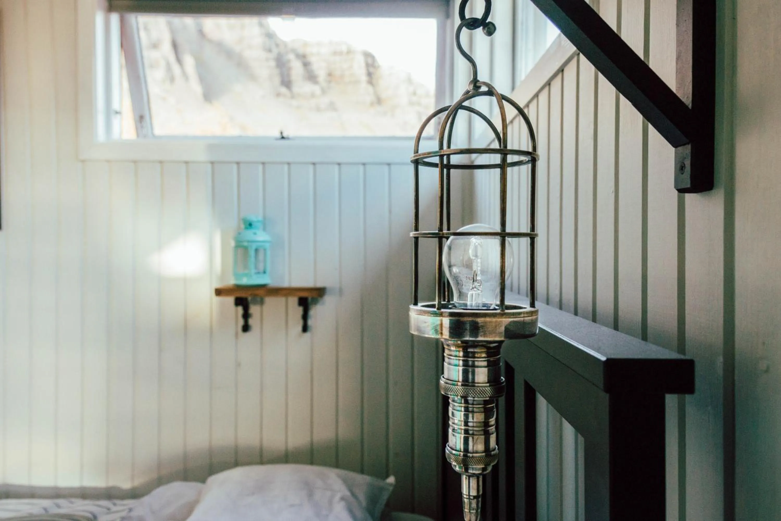 Decorative detail, Bed in Mulakot Cosy Cabins