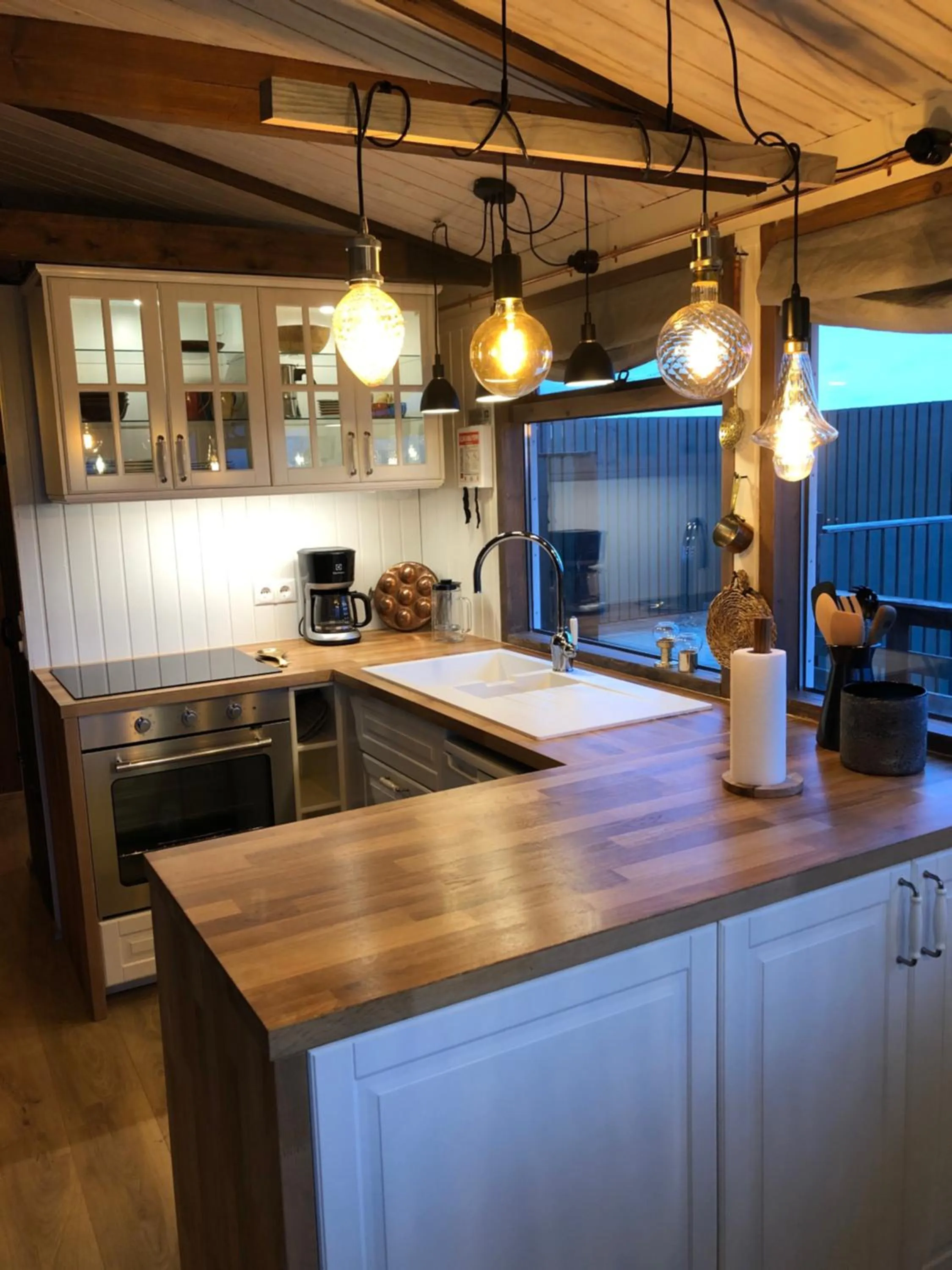 Kitchen or kitchenette in Mulakot Cosy Cabins